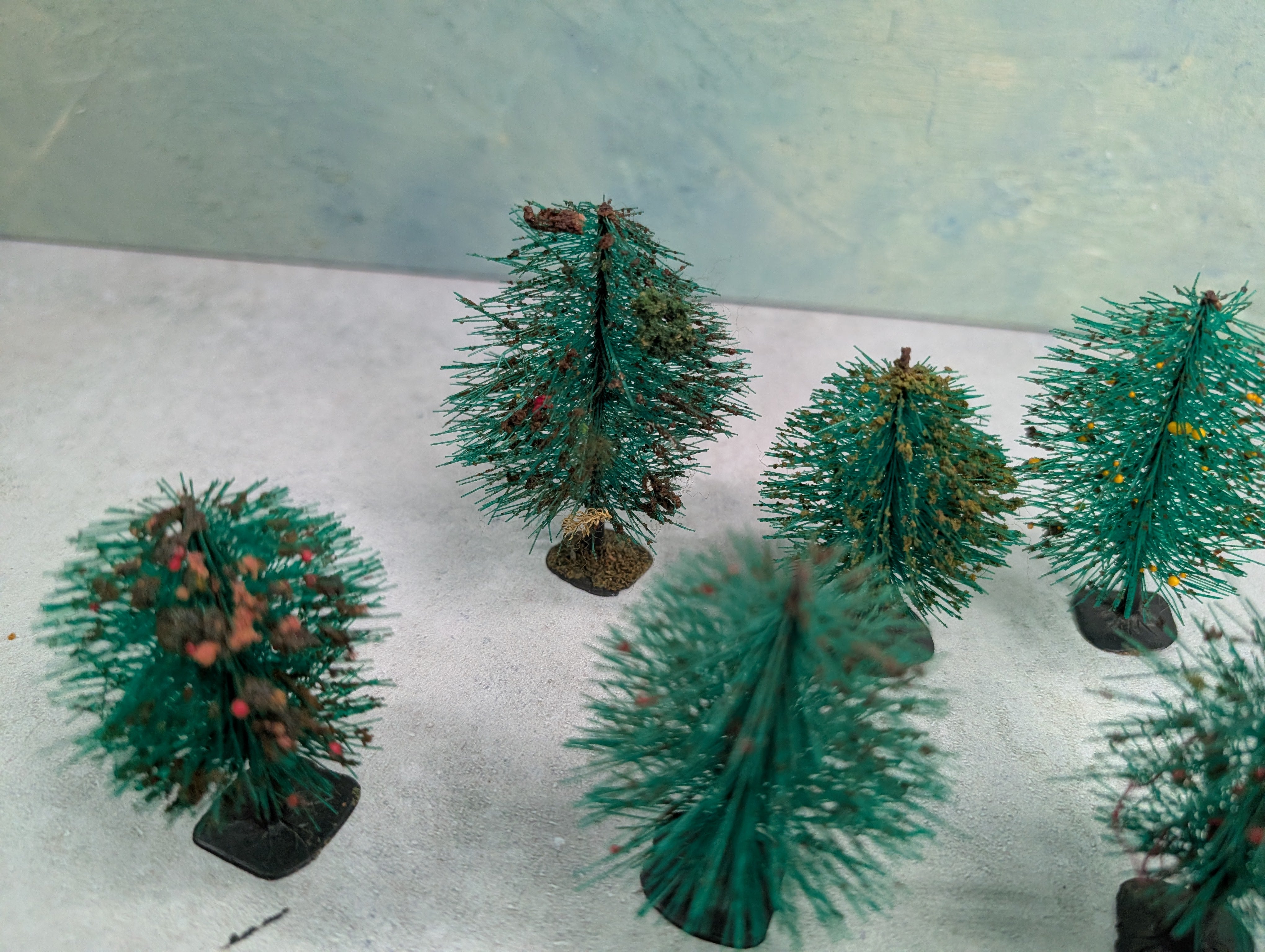 USED HO Scale Lot of Trees (6 pcs)