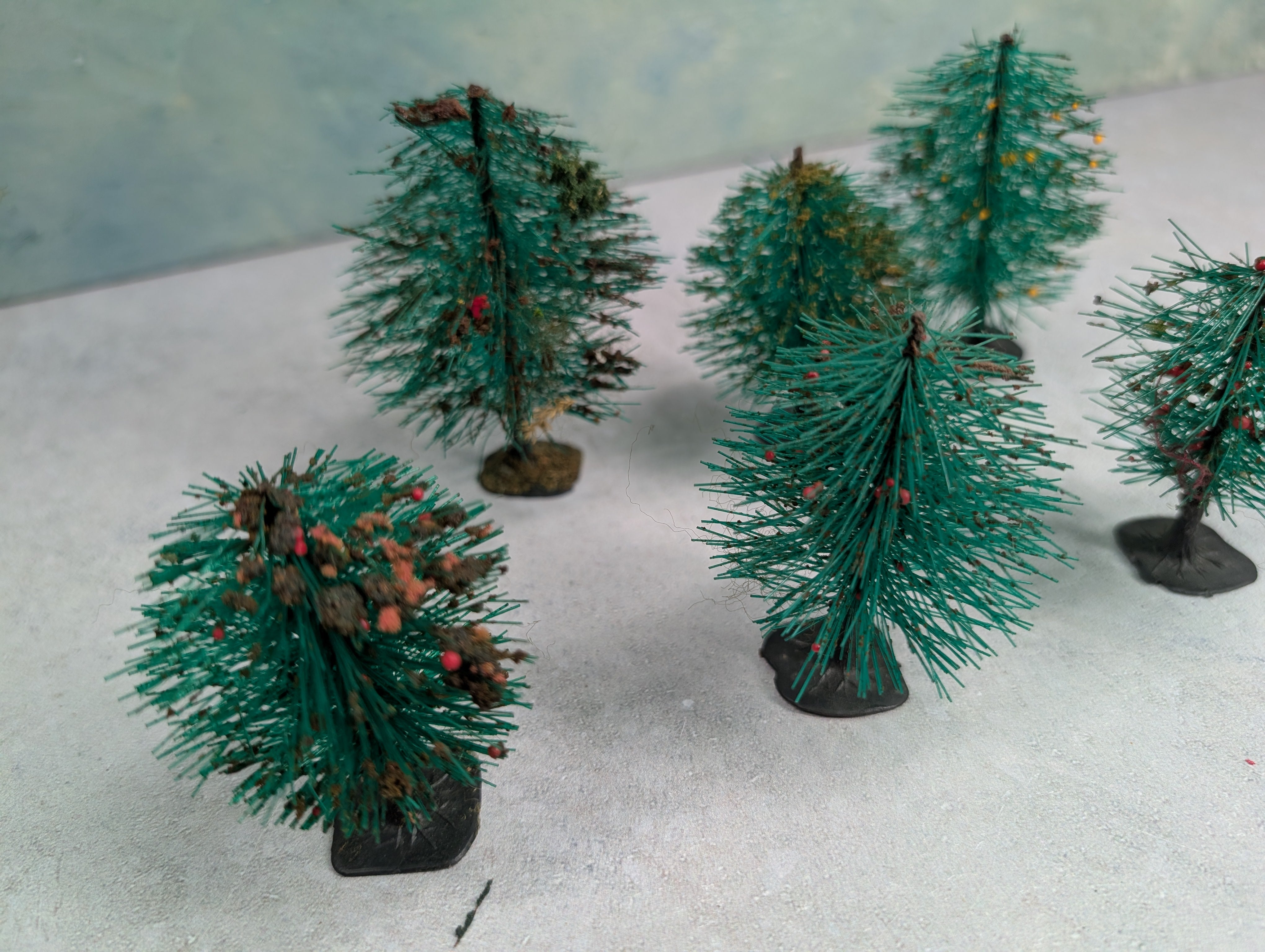 USED HO Scale Lot of Trees (6 pcs)