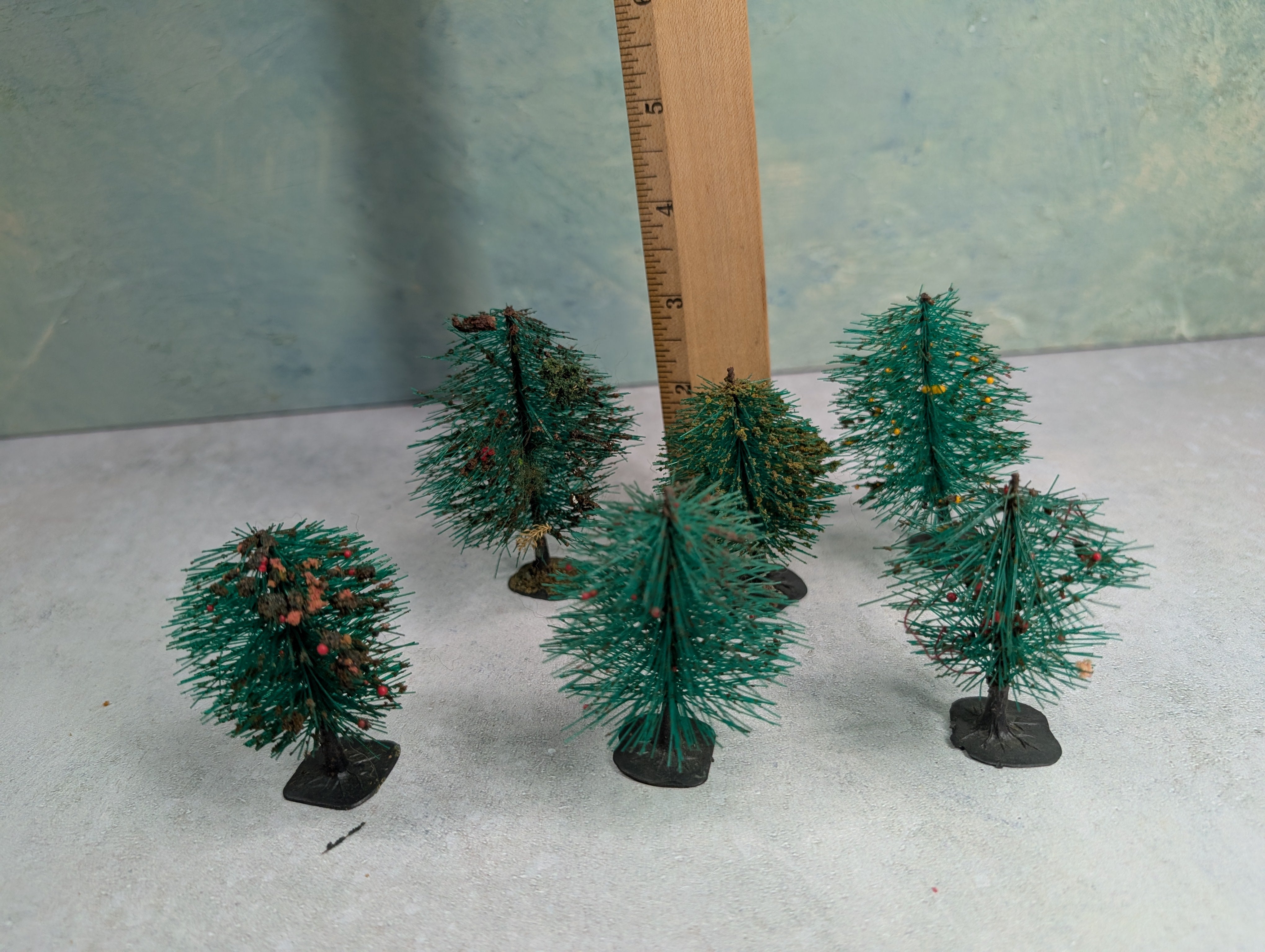 USED HO Scale Lot of Trees (6 pcs)