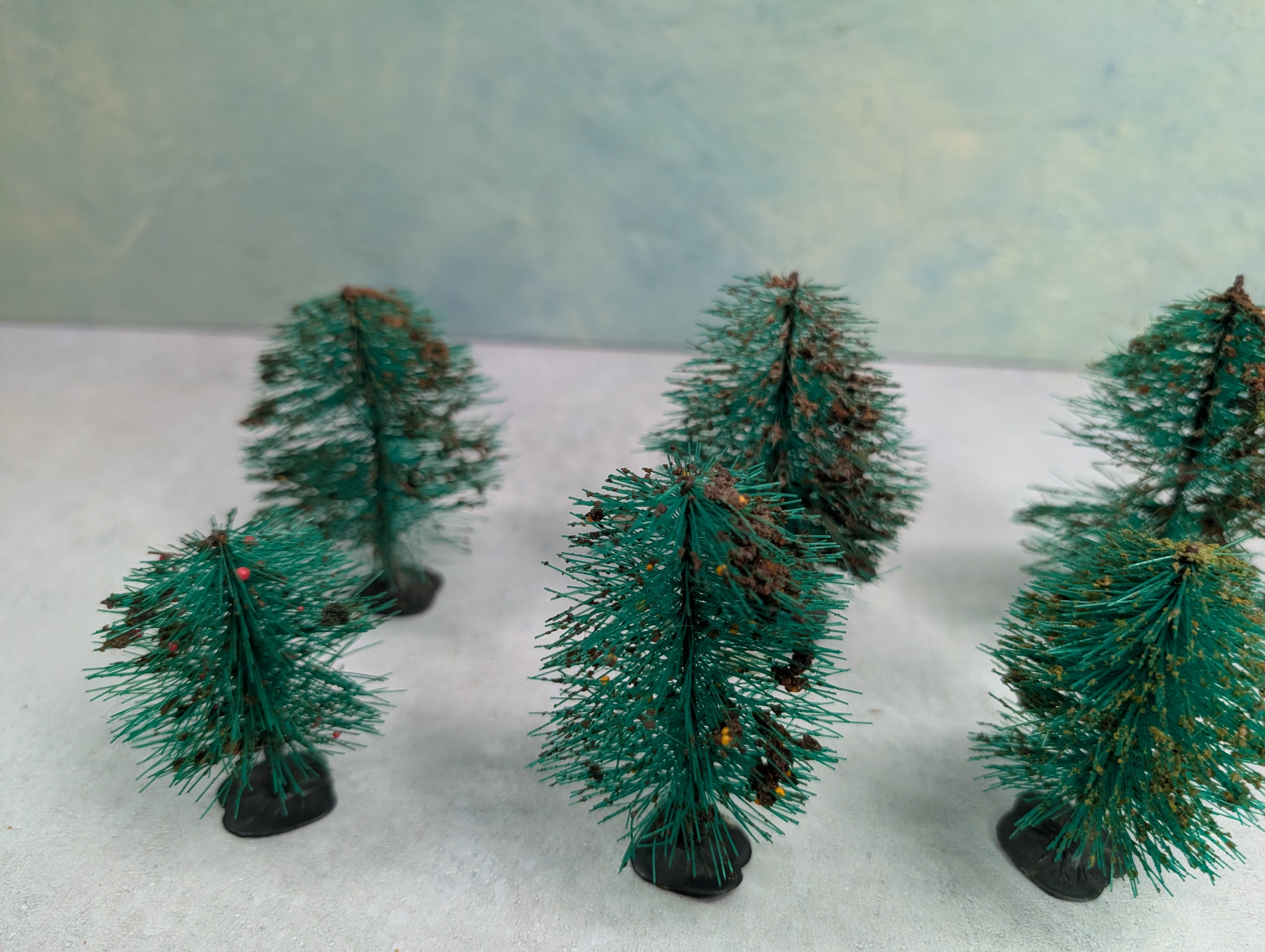 USED HO Scale Lot of Trees (6 pcs)