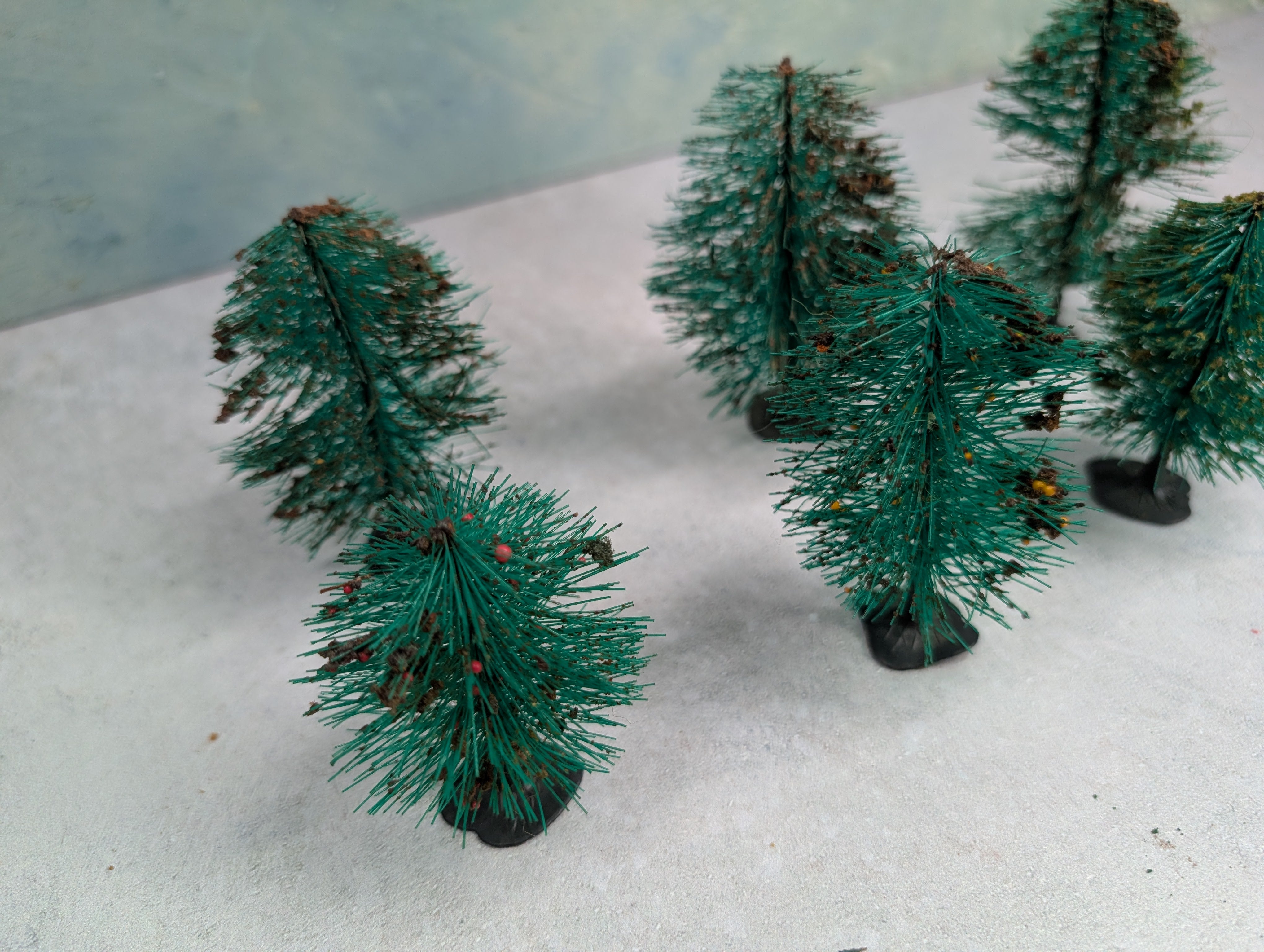 USED HO Scale Lot of Trees (6 pcs)