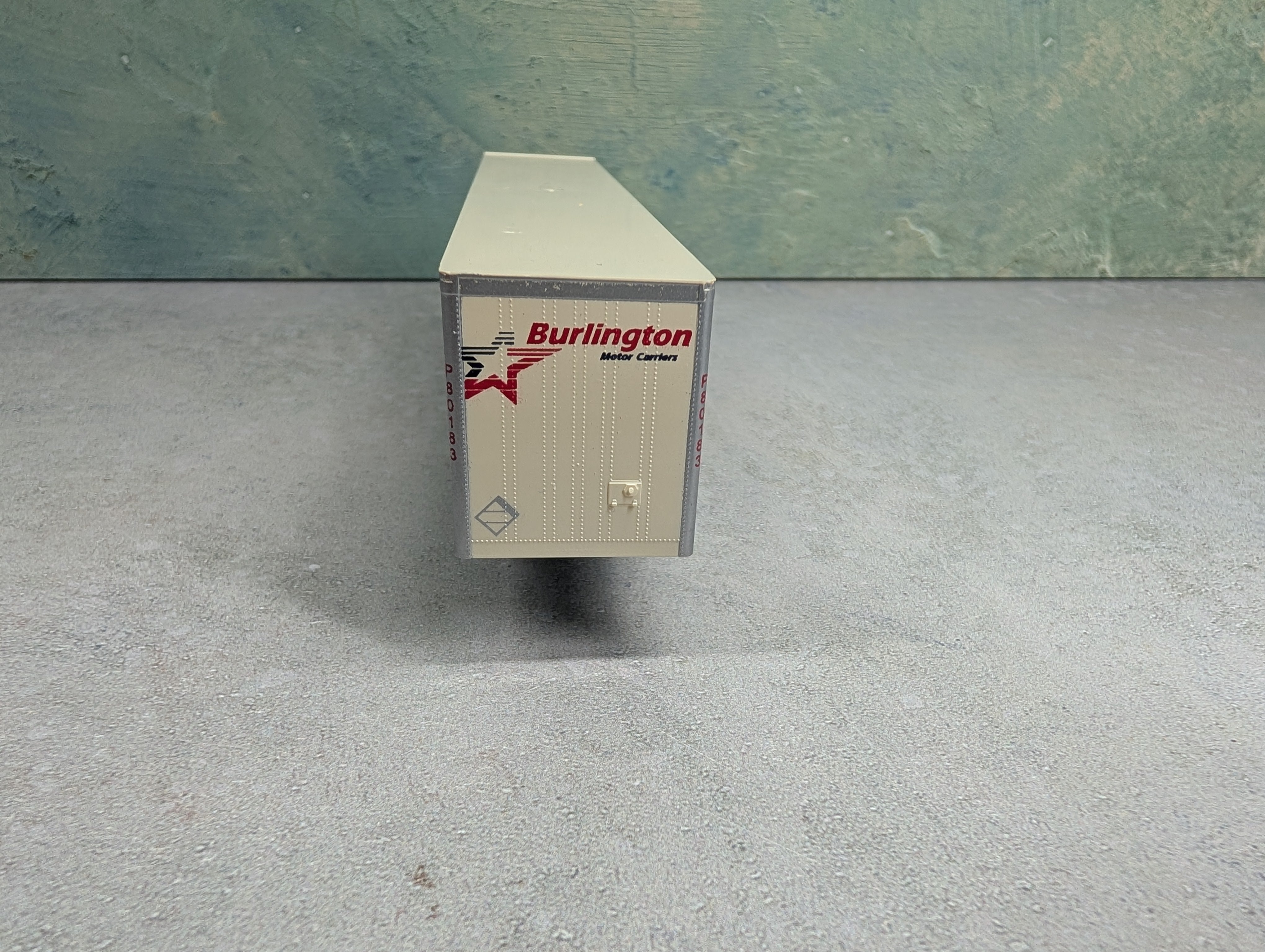 USED Bowser HO Scale 53' Trailer Burlington #P80183