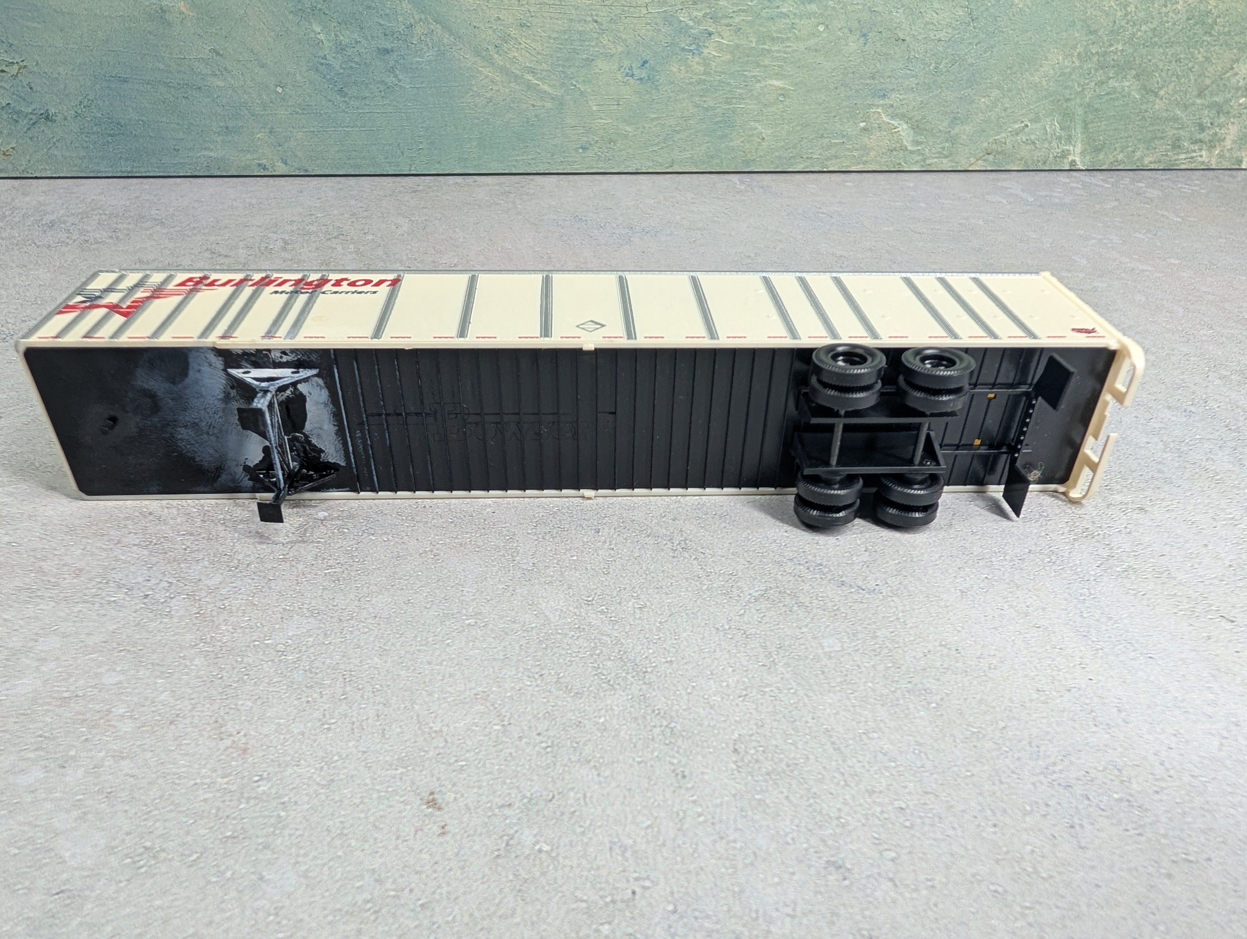 USED Bowser HO Scale 53' Trailer Burlington #P80183