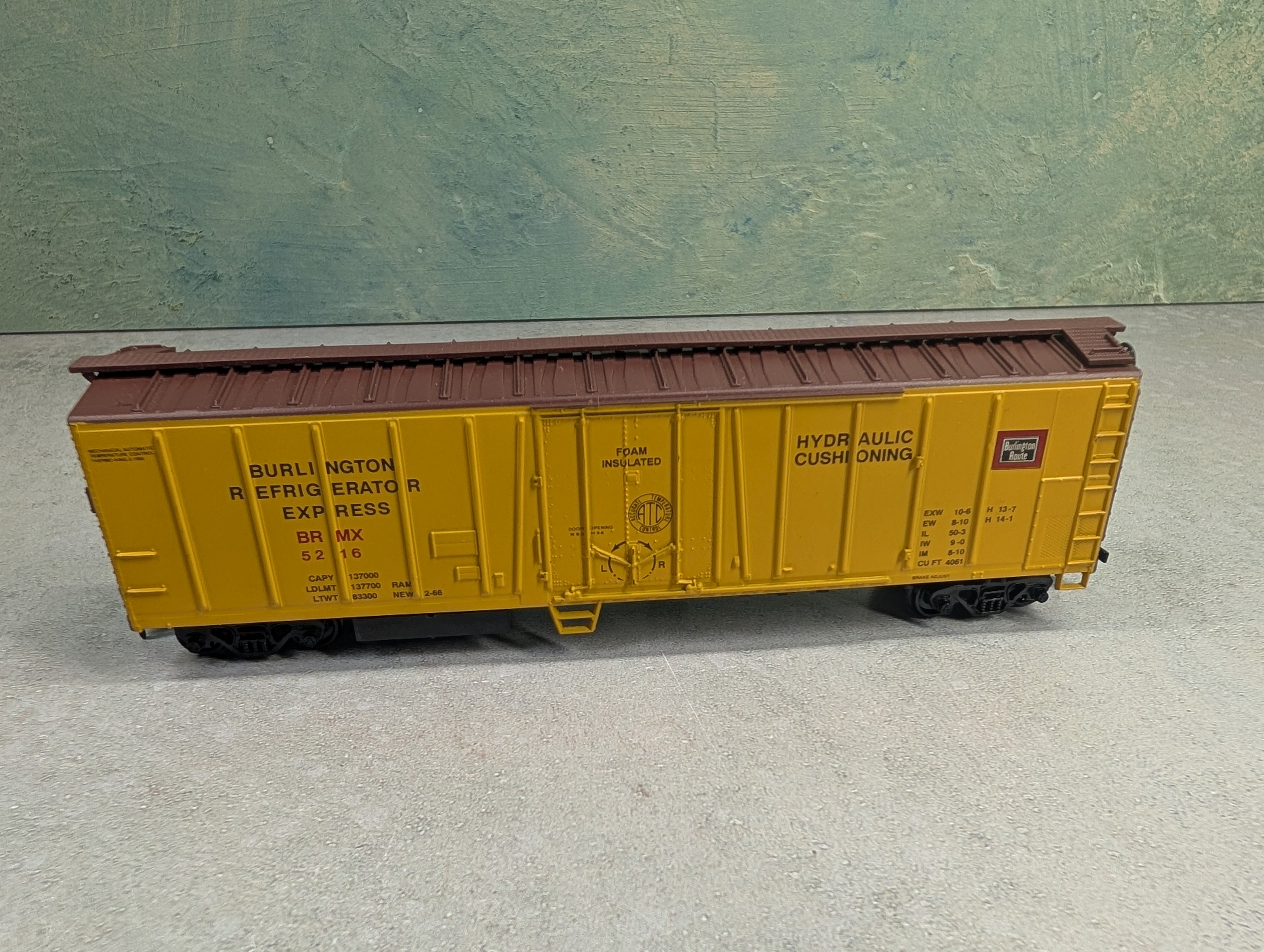 USED Athearn HO Scale 50' Box Car Burlington BRMX #5216