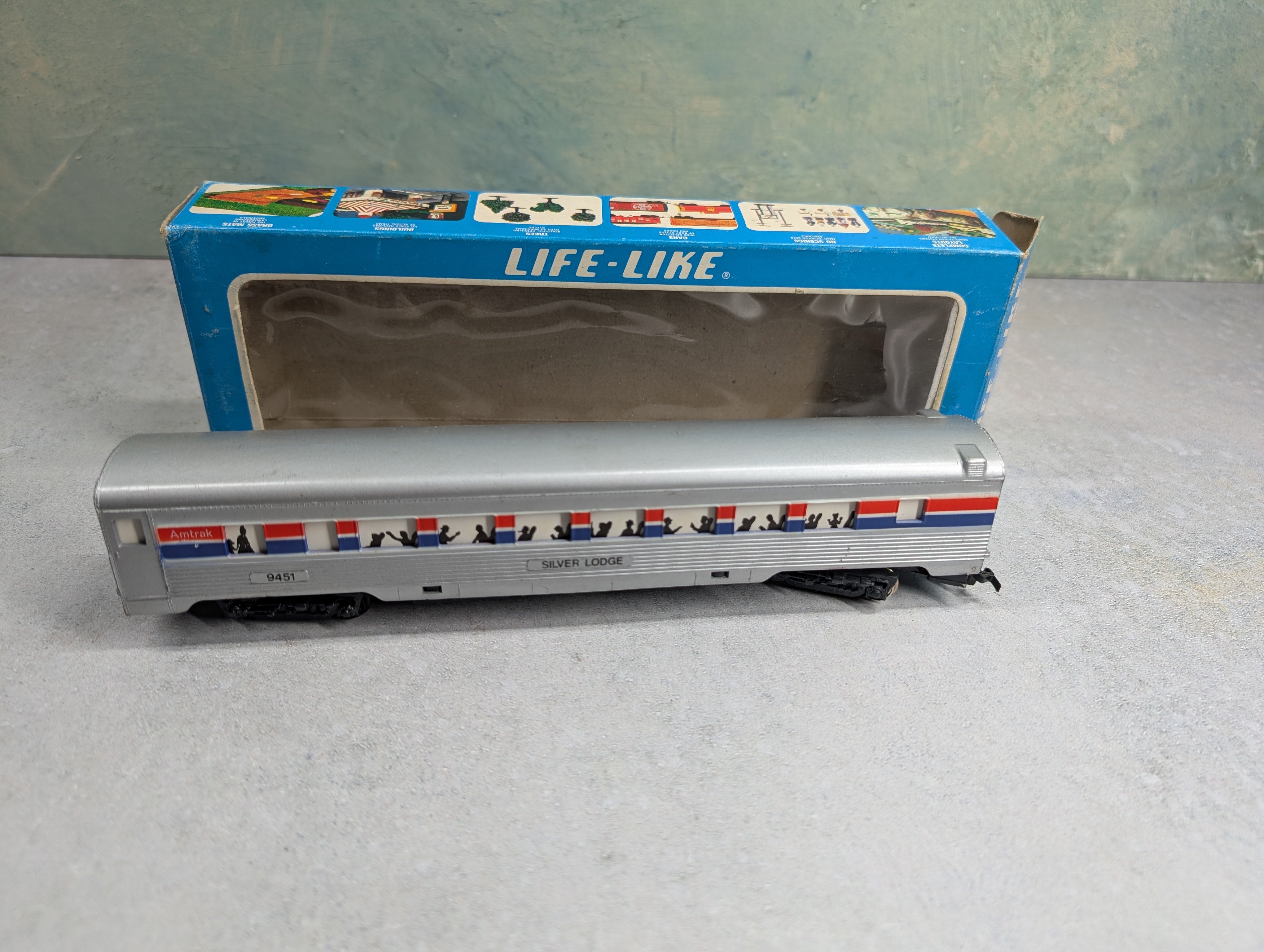 USED Life-Like HO Scale Passenger Car Amtrak Silver Lodge