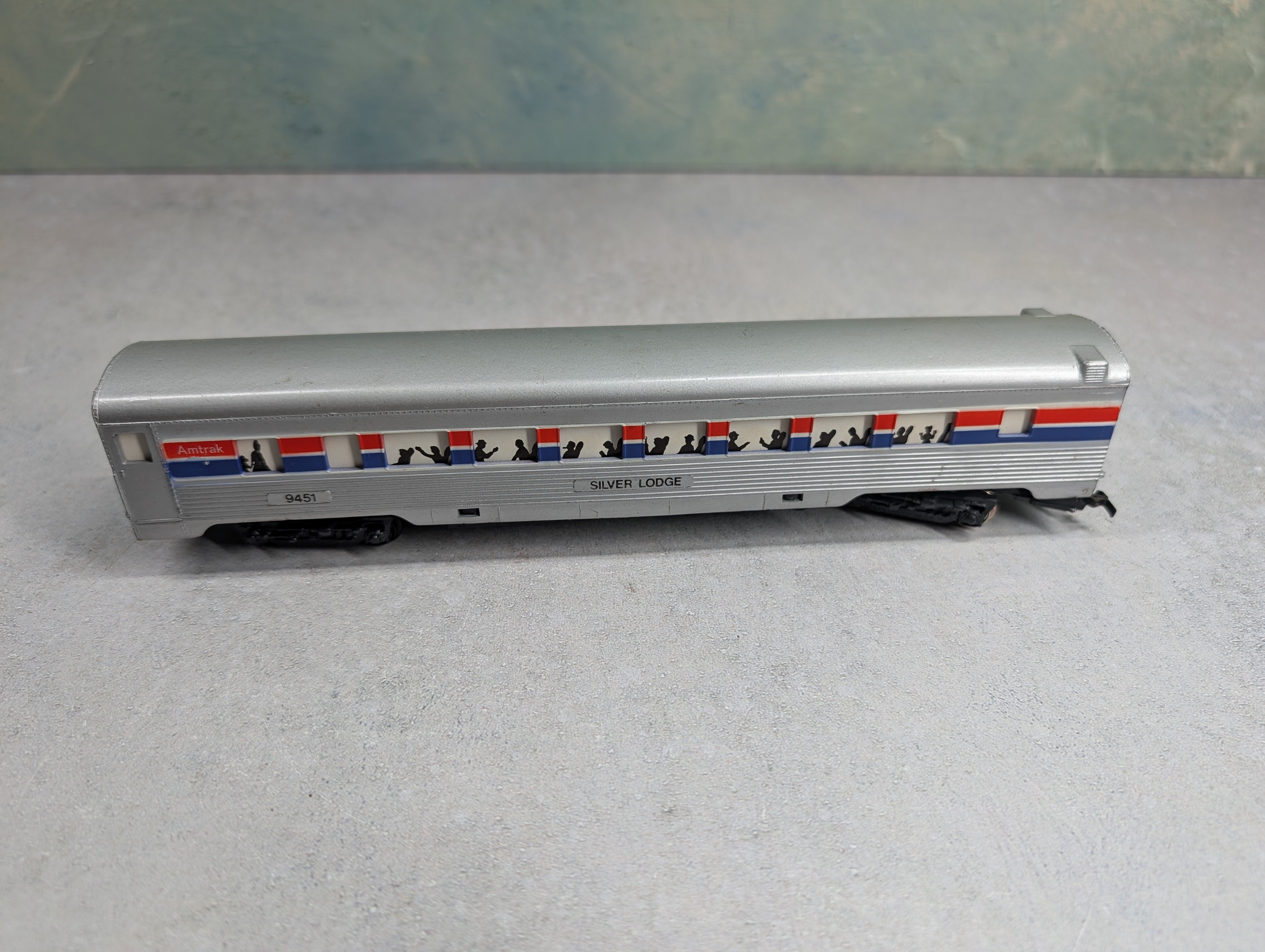 USED Life-Like HO Scale Passenger Car Amtrak Silver Lodge