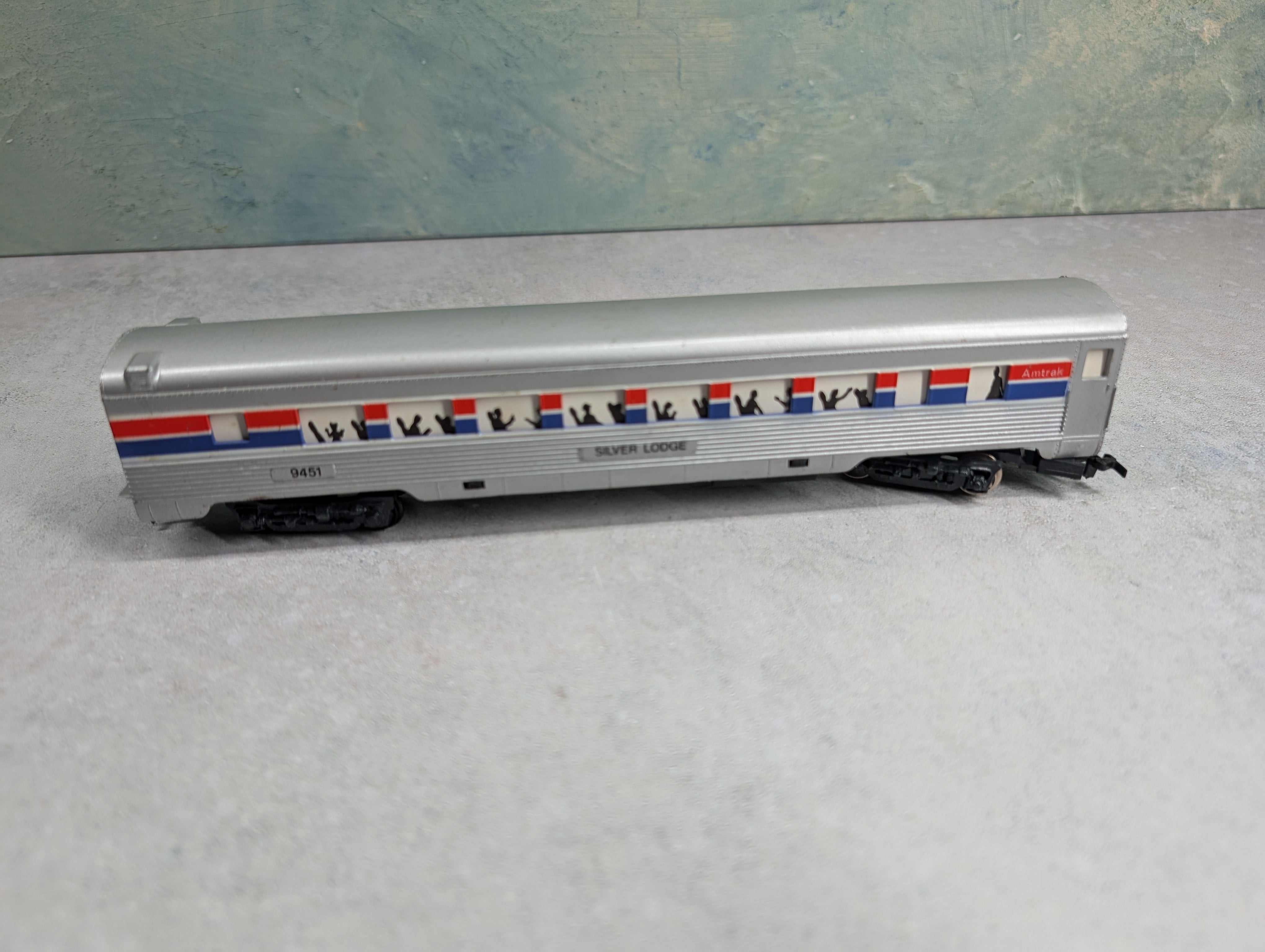 USED Life-Like HO Scale Passenger Car Amtrak Silver Lodge