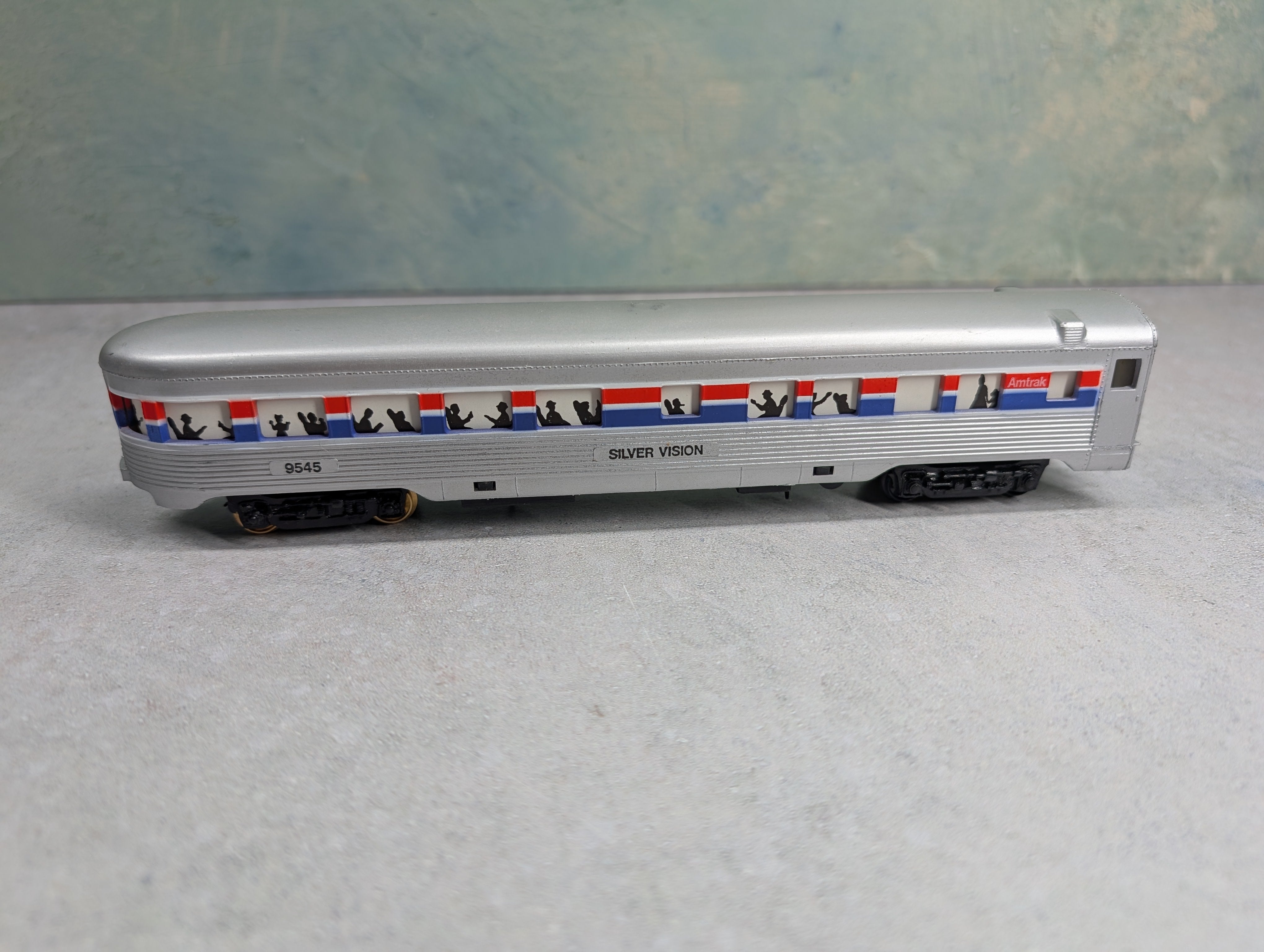 USED Life-Like HO Scale OBS Passenger Car Amtrak #9545 Silver Vision