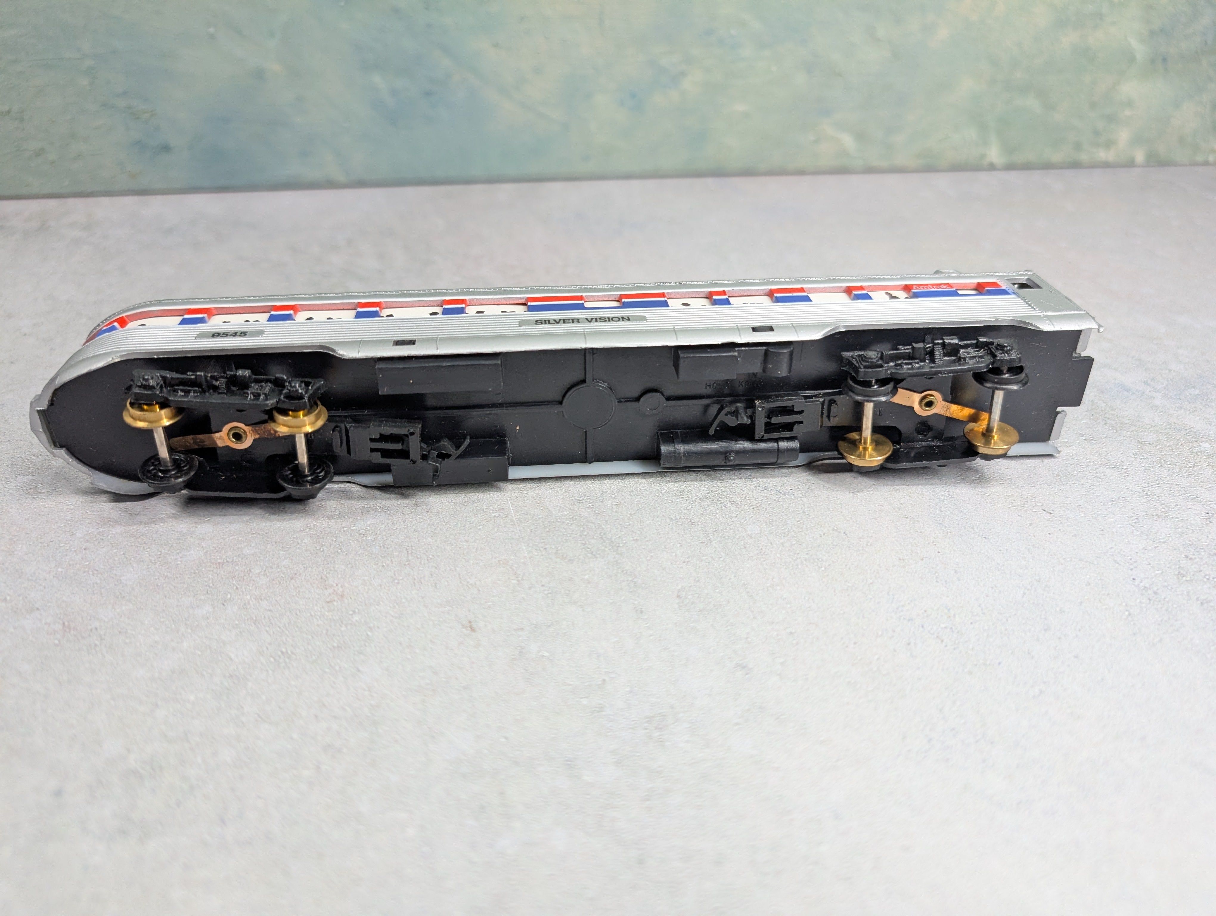 USED Life-Like HO Scale OBS Passenger Car Amtrak #9545 Silver Vision