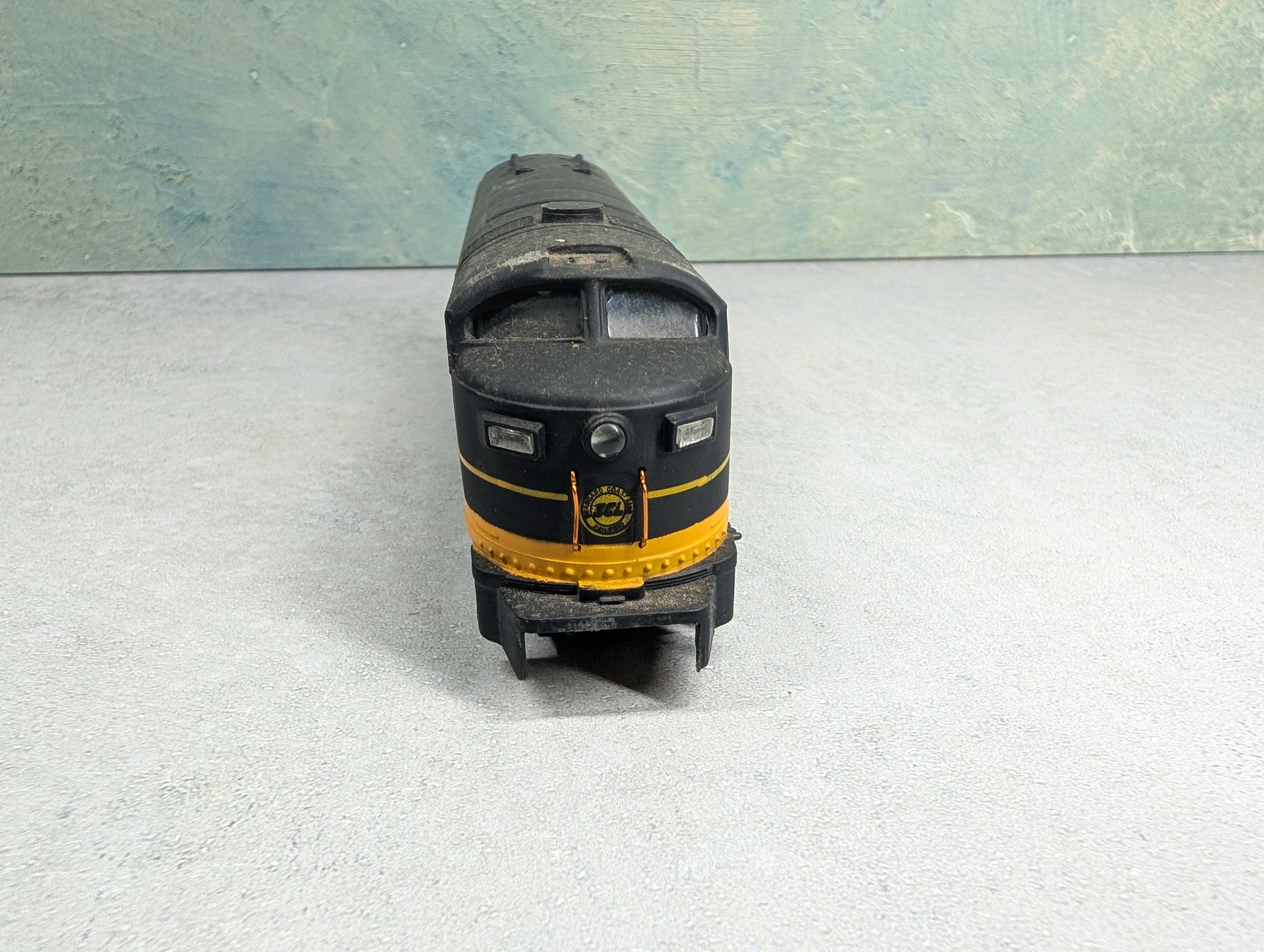 USED AHM HO Scale C-Liner Diesel Locomotive Seaboard Coast Line SCL Runs DC