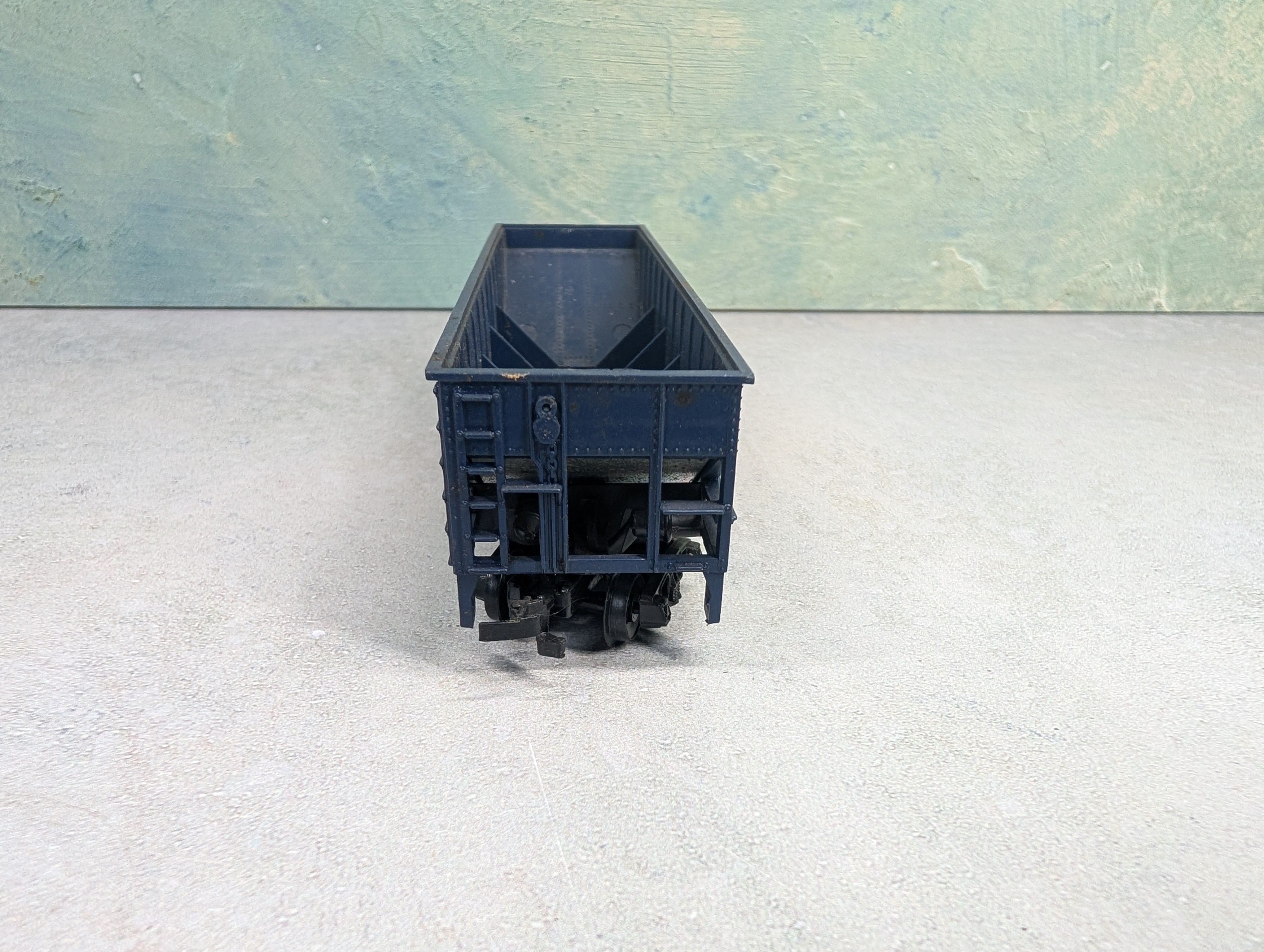 USED Tyco HO Scale Quad Hopper Purina Chows
