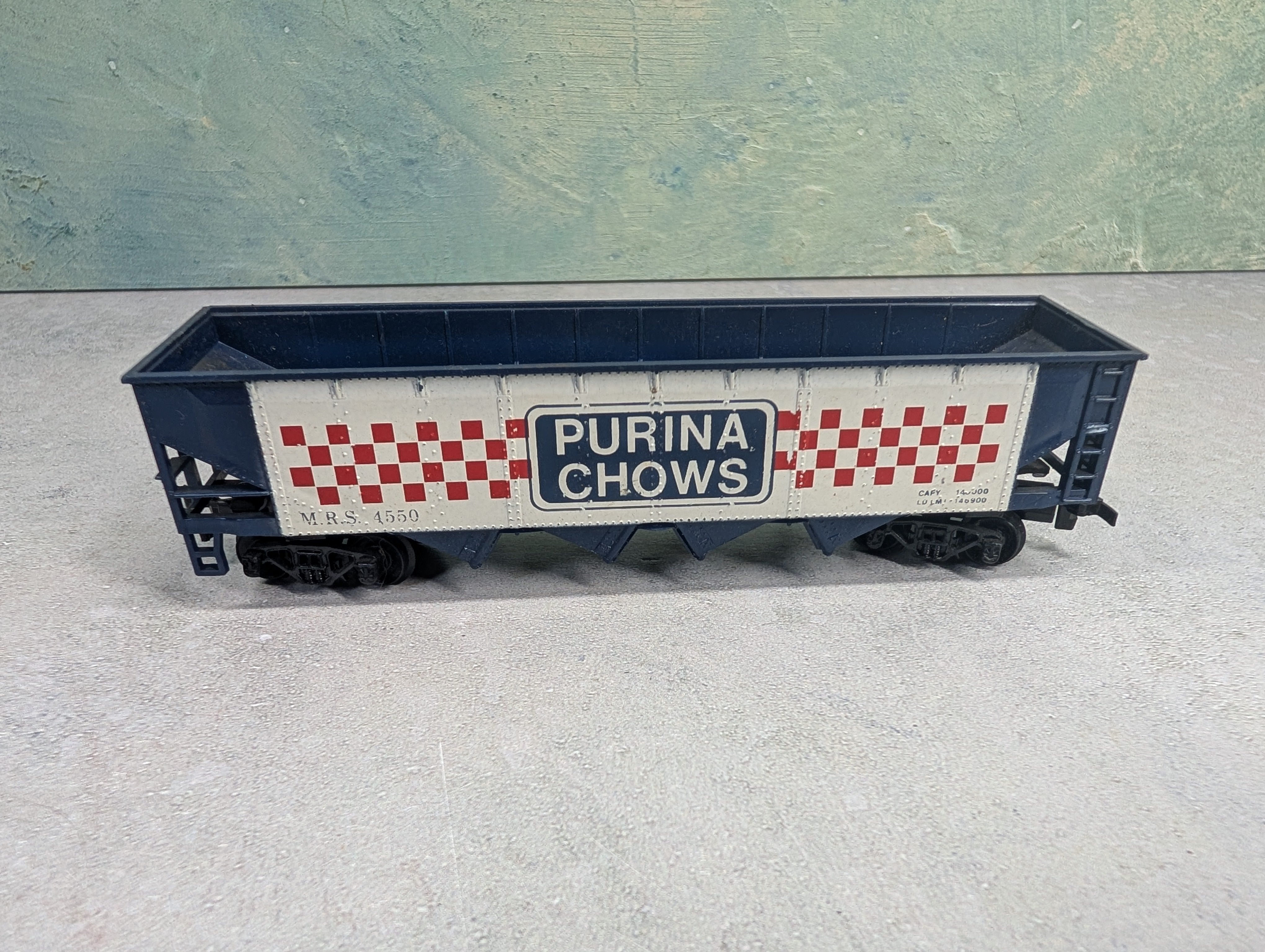 USED Tyco HO Scale Quad Hopper Purina Chows