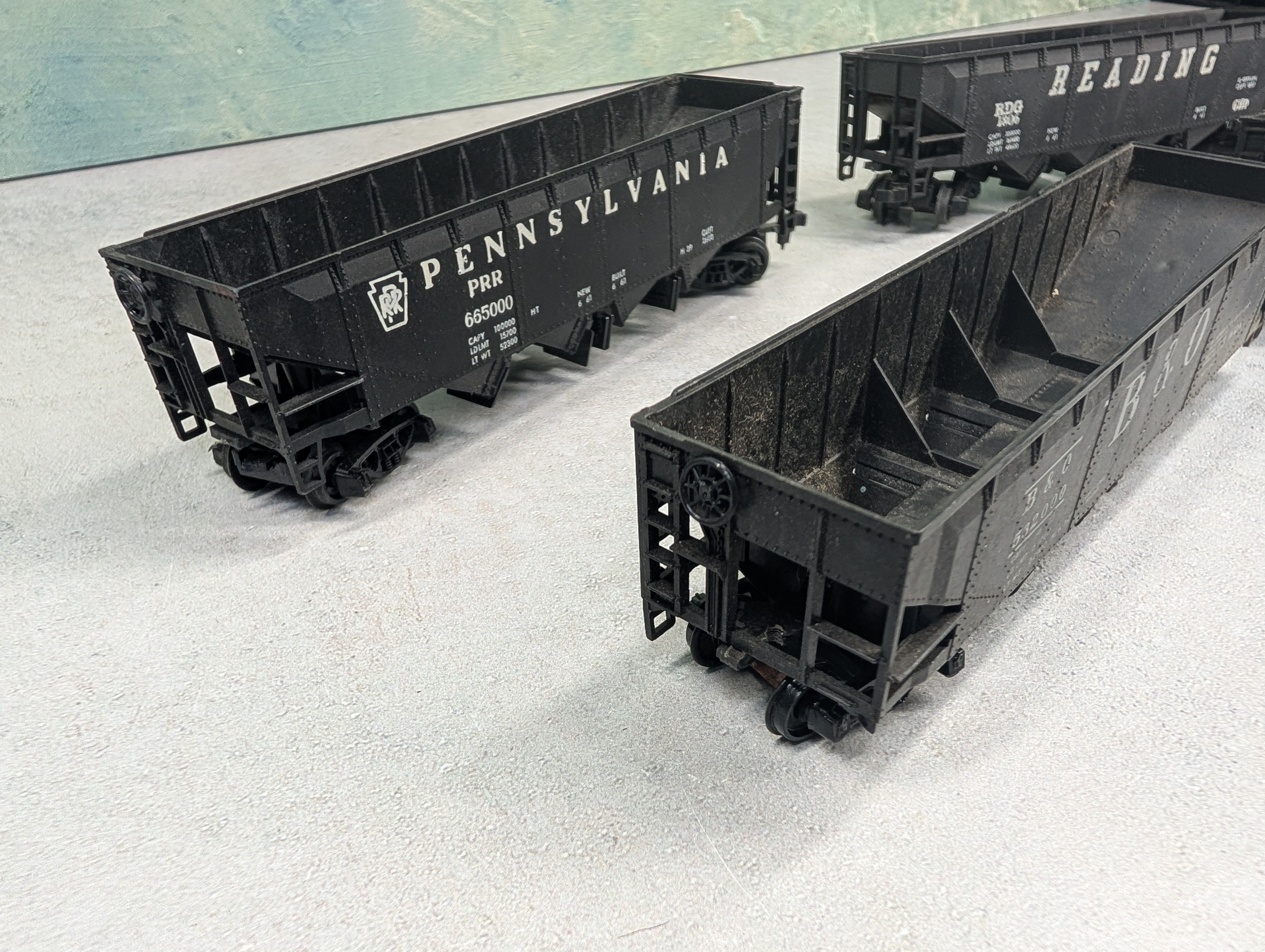 USED AHM HO Scale Lot of Operating Quad Hoppers Reading, B&O, PRR (4 pcs)