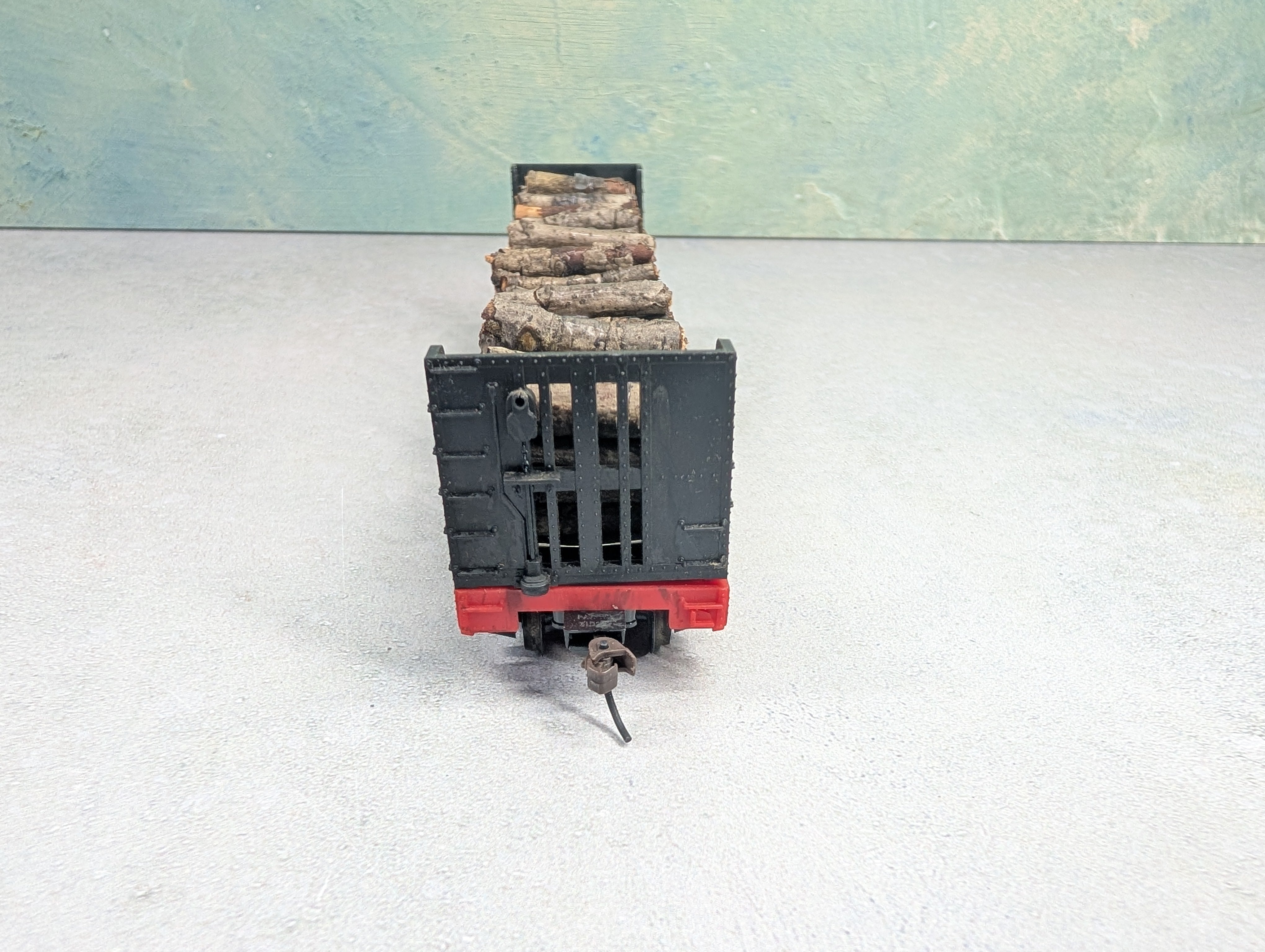 USED Mantua HO Scale Lot of 50' Bulkhead Flat Cars Southern #4365 w/ Custom Wood Loads (2 pcs)