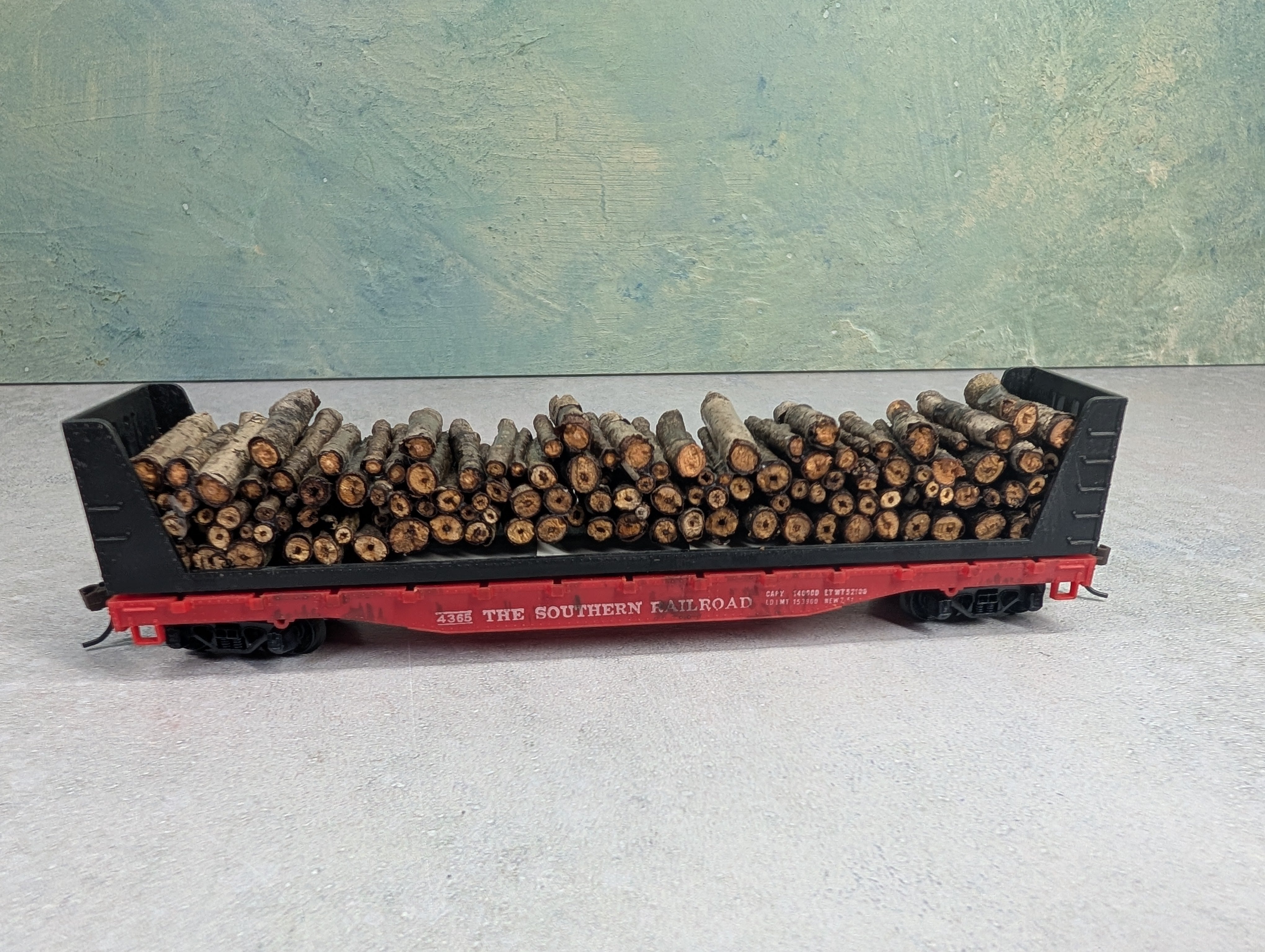 USED Mantua HO Scale Lot of 50' Bulkhead Flat Cars Southern #4365 w/ Custom Wood Loads (2 pcs)
