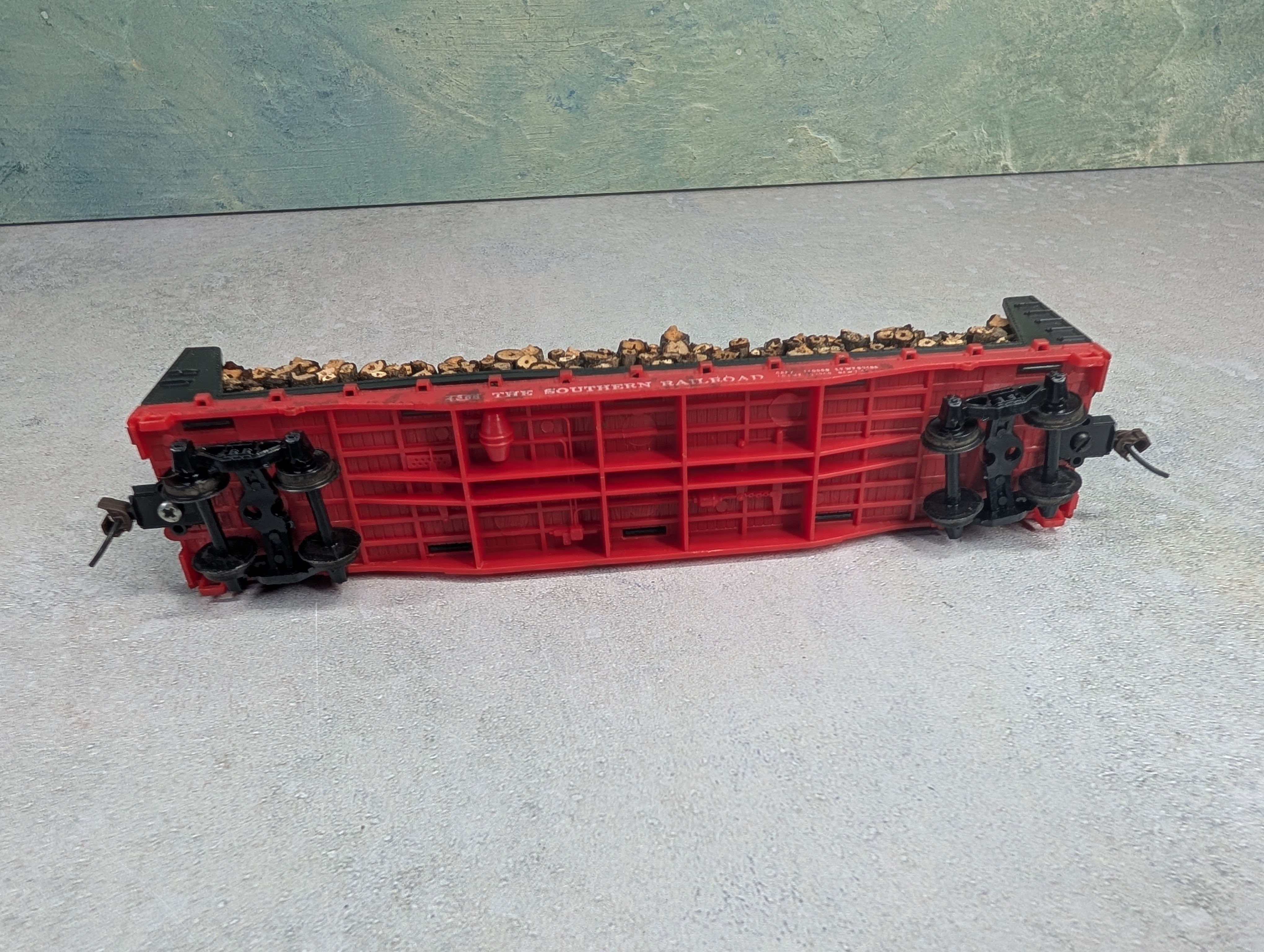 USED Mantua HO Scale Lot of 50' Bulkhead Flat Cars Southern #4365 w/ Custom Wood Loads (2 pcs)