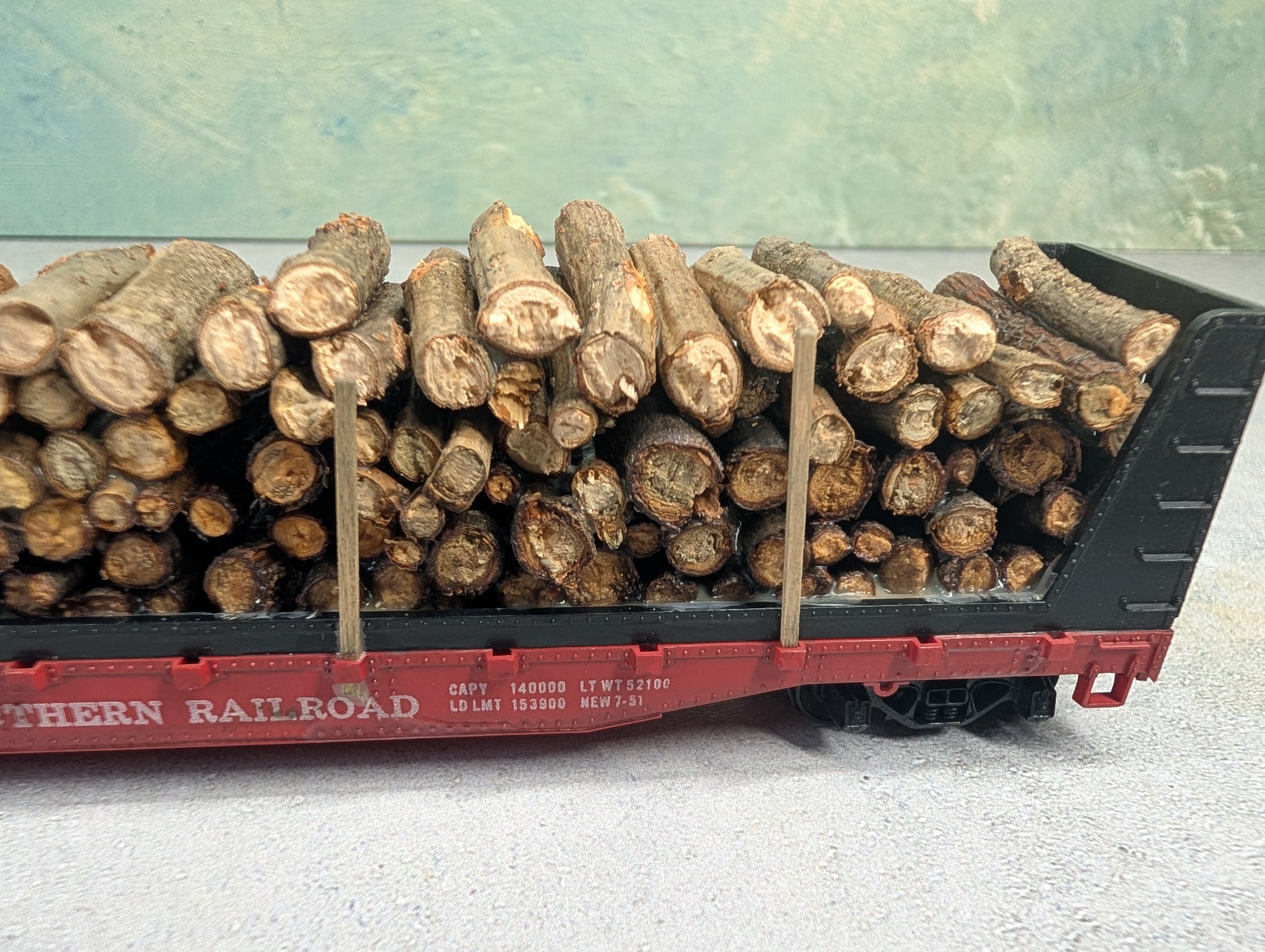 USED Mantua HO Scale Lot of 50' Bulkhead Flat Cars Southern #4365 w/ Custom Wood Loads (2 pcs)