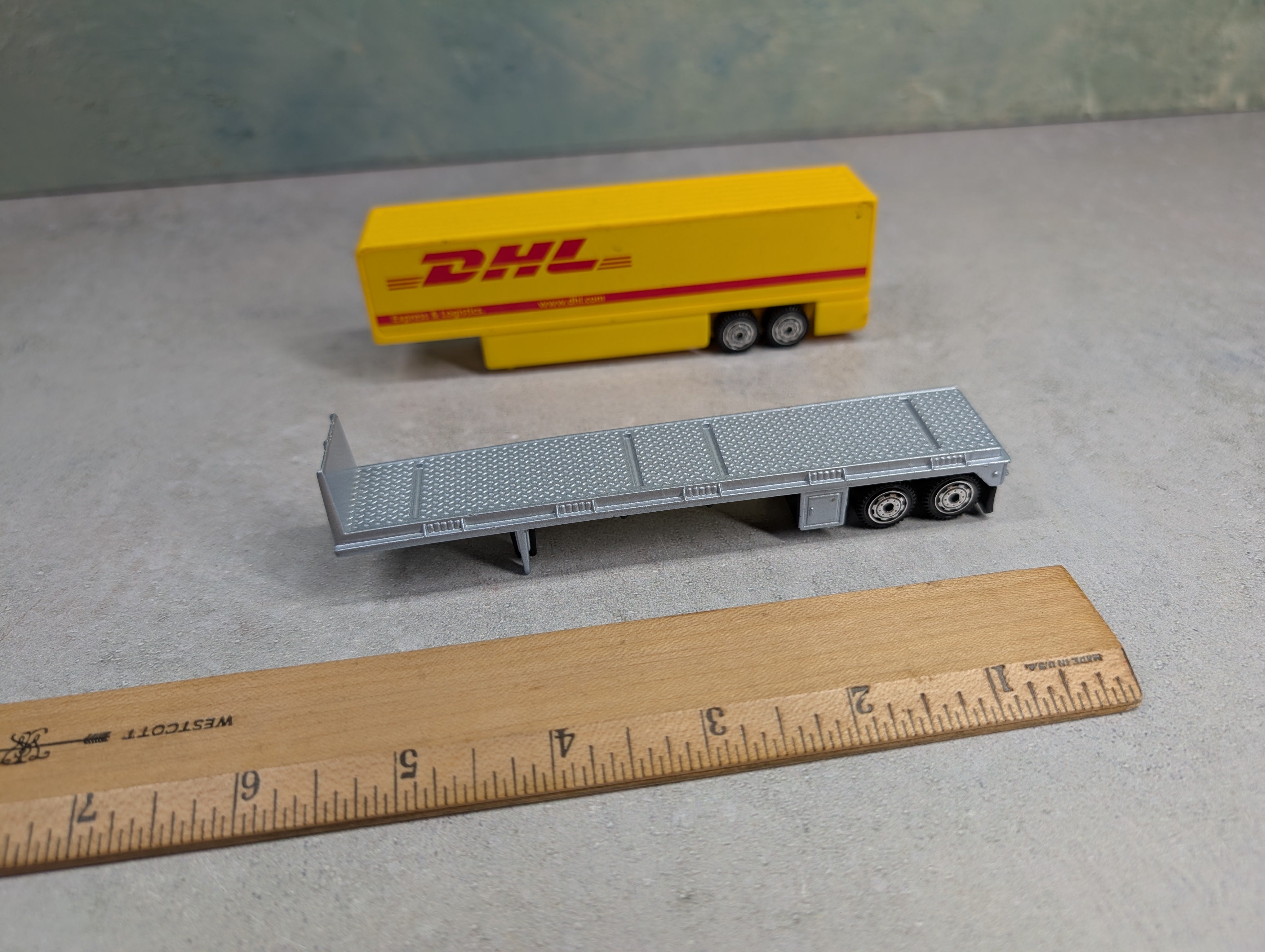 USED Lot of Trailers DHL