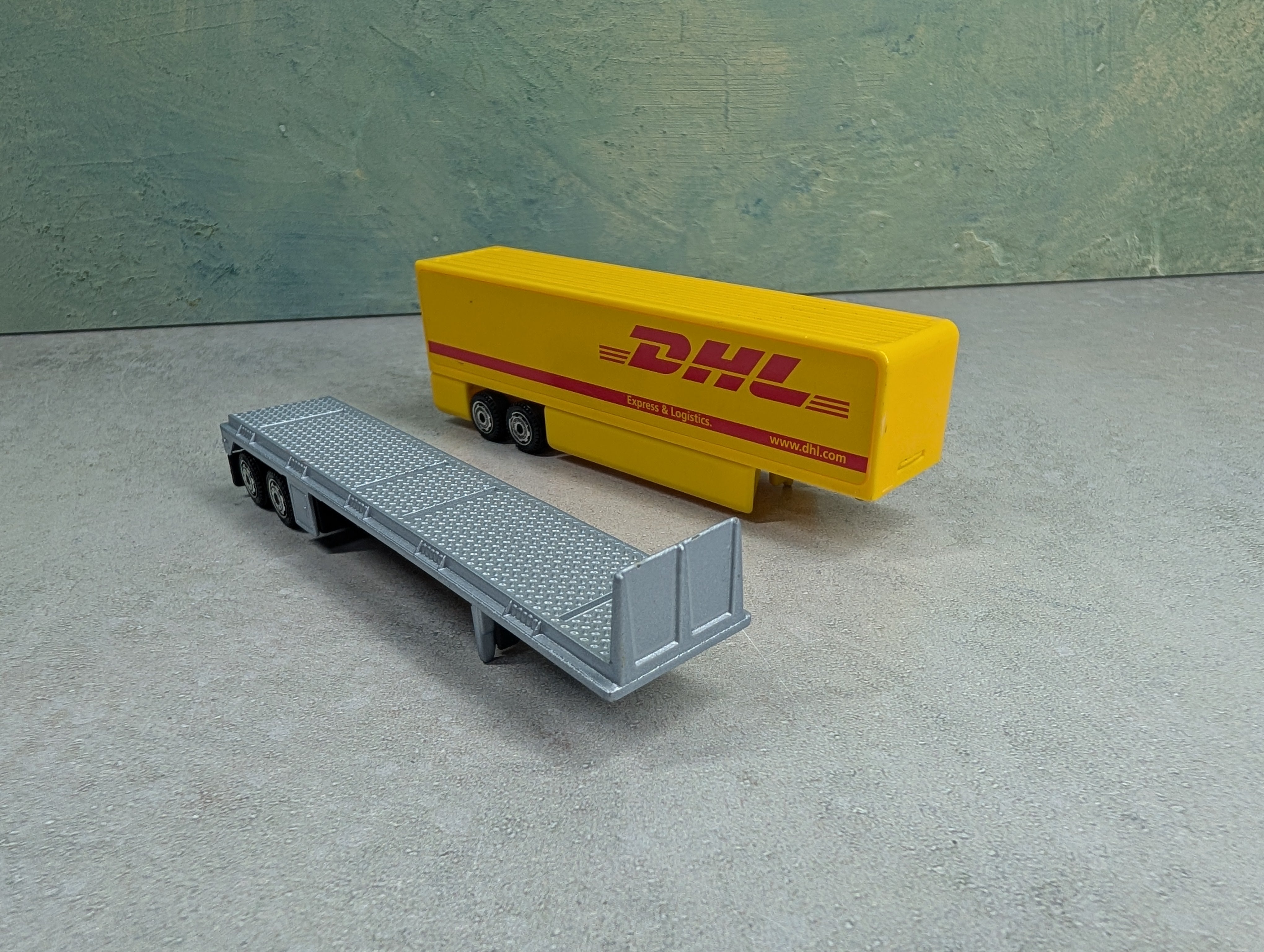 USED Lot of Trailers DHL