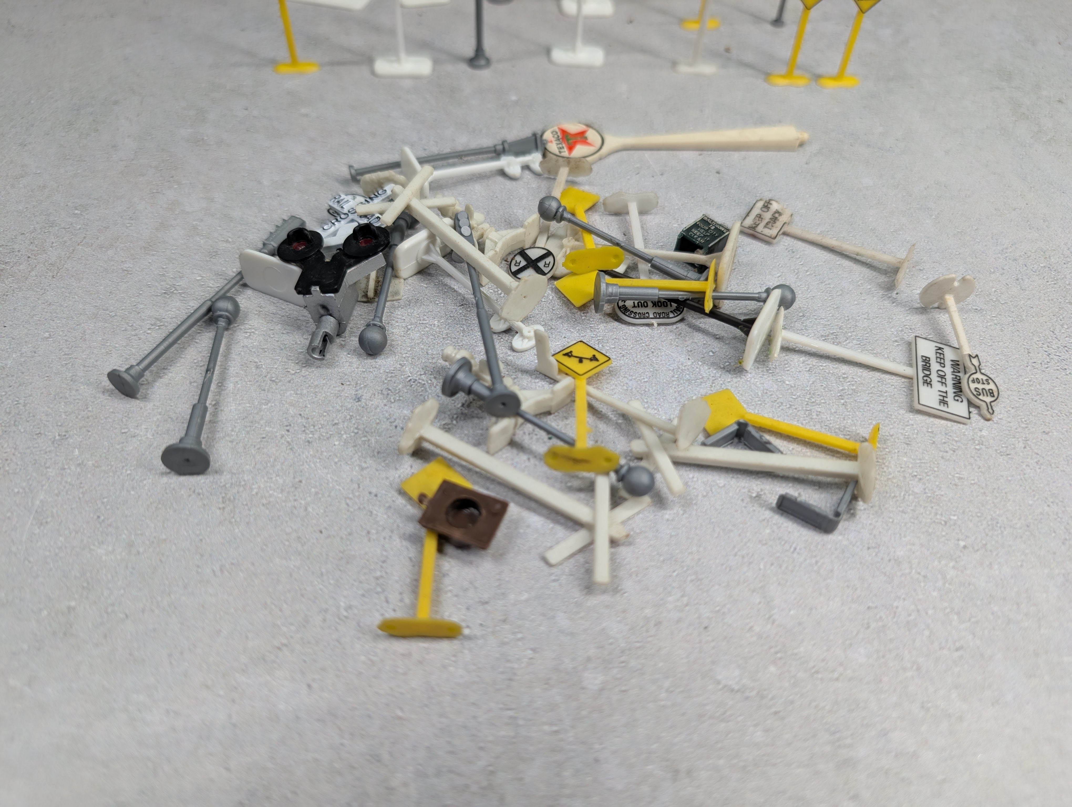 USED HO Scale Lot of Railroad Signs, Street Signs & More