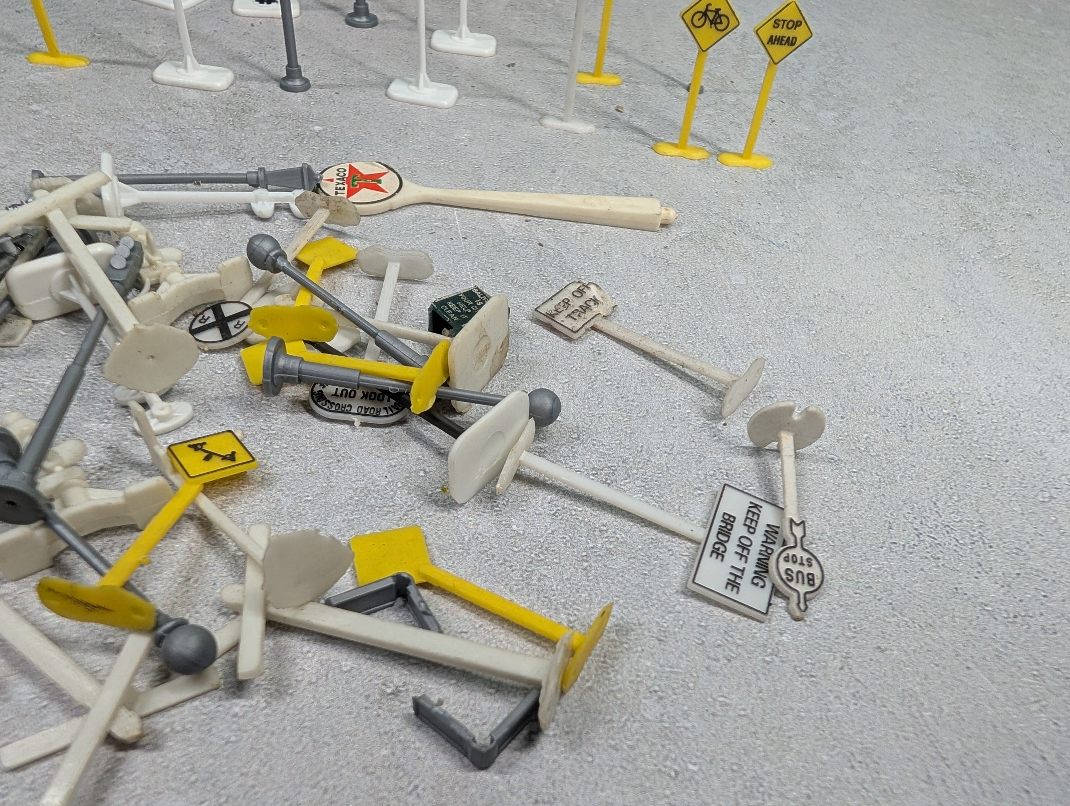 USED HO Scale Lot of Railroad Signs, Street Signs & More