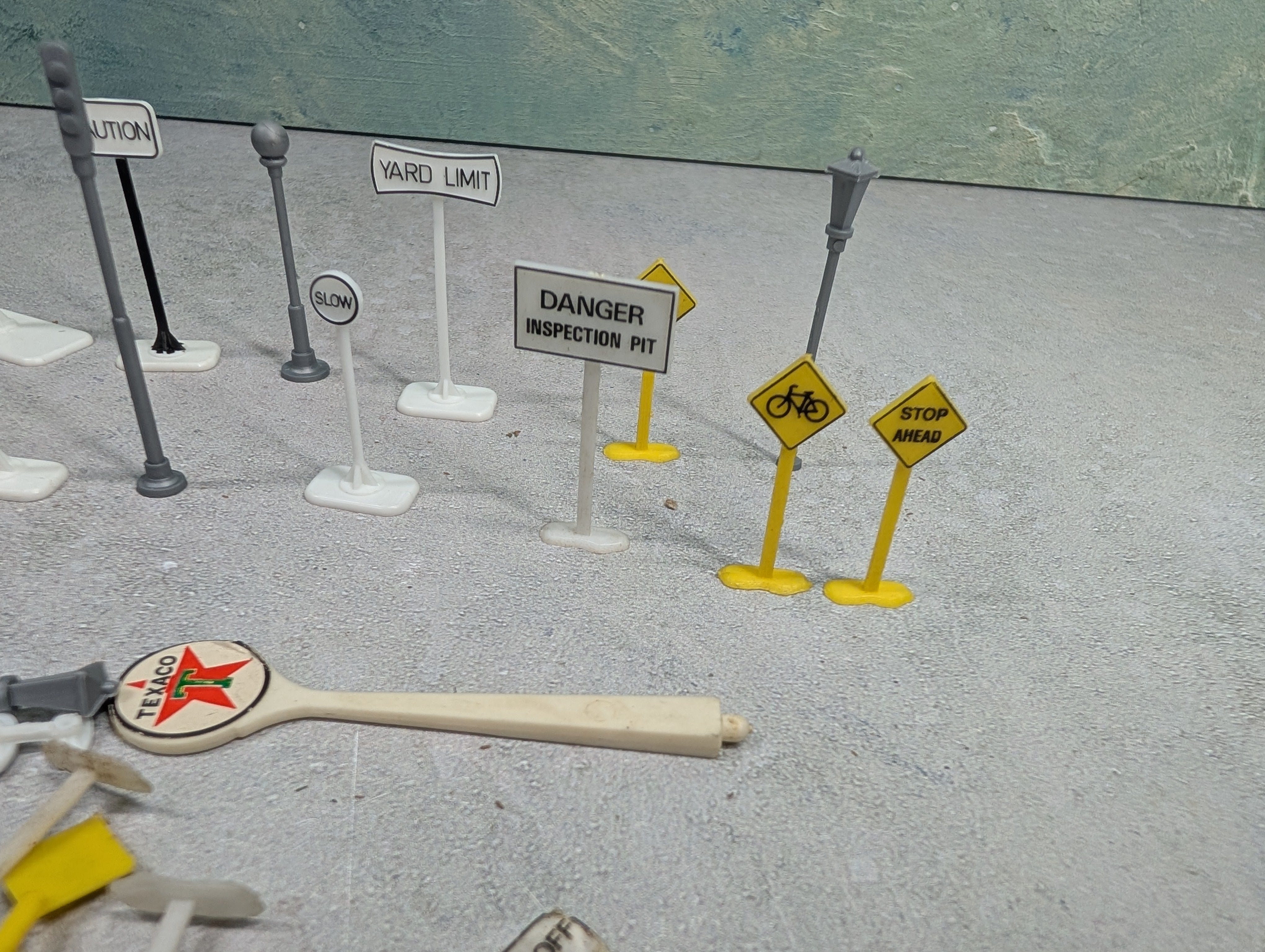 USED HO Scale Lot of Railroad Signs, Street Signs & More