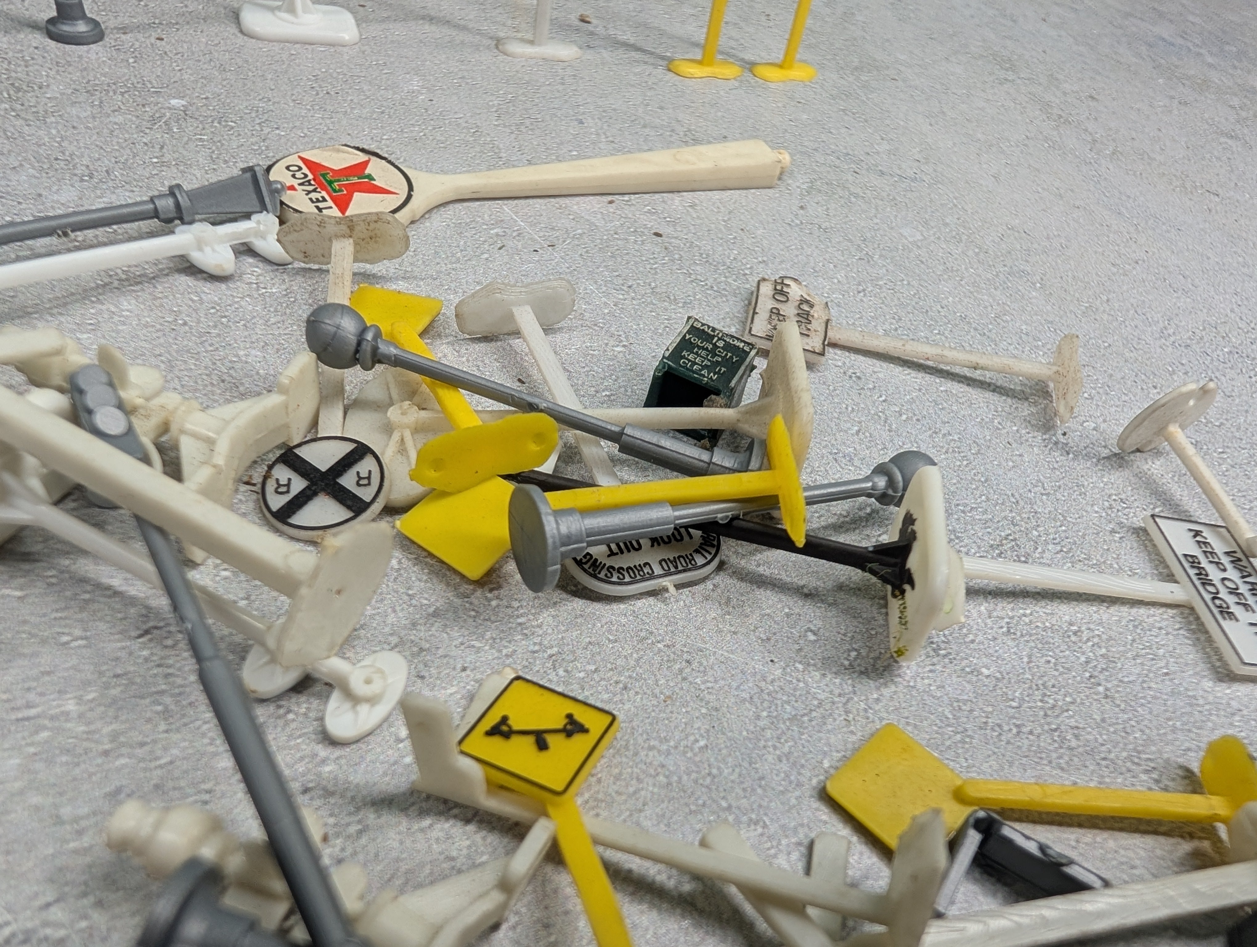 USED HO Scale Lot of Railroad Signs, Street Signs & More