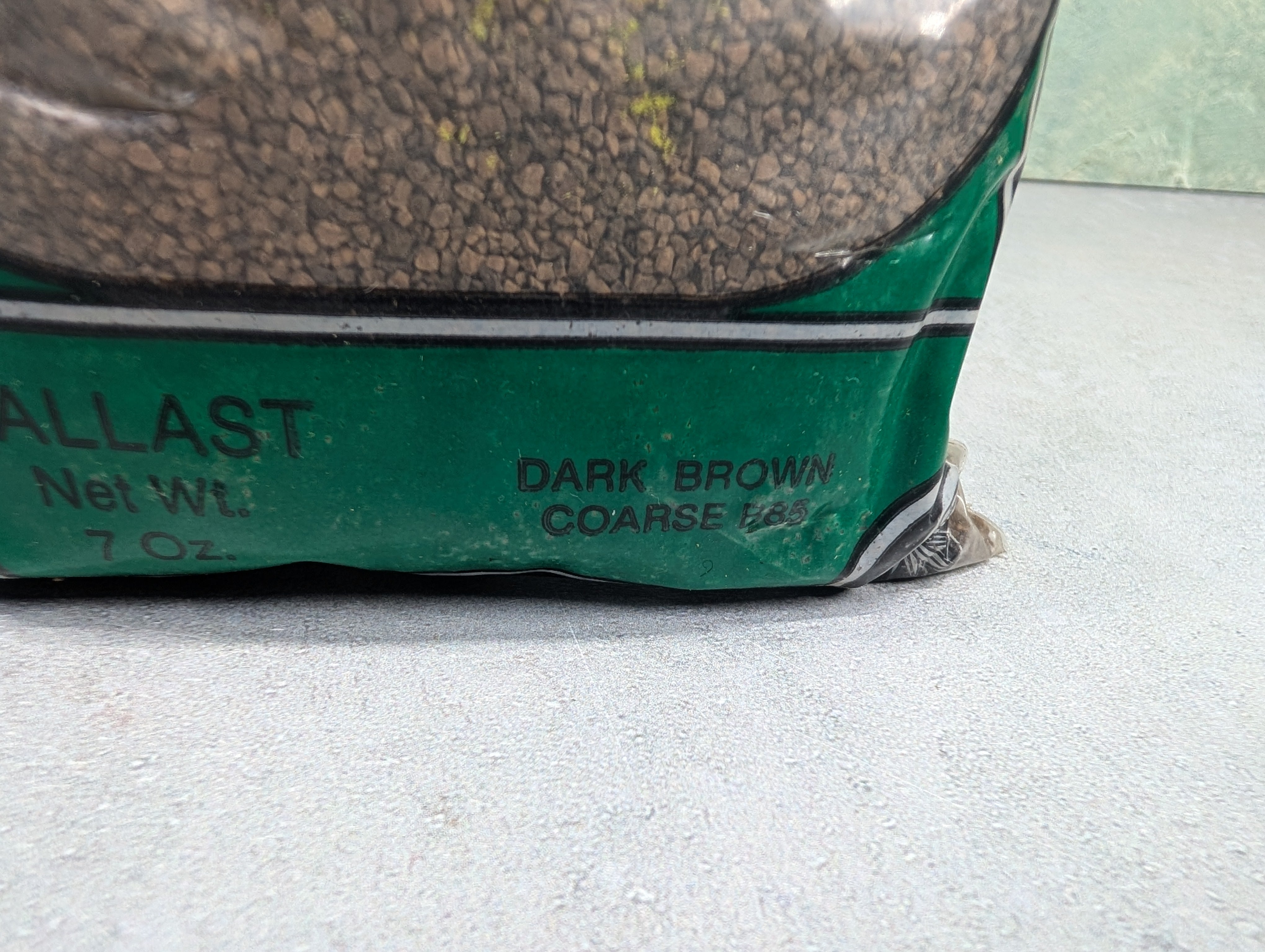USED Woodland Scenics B85 MULTI Scale Ballast Dark Brown Coarse