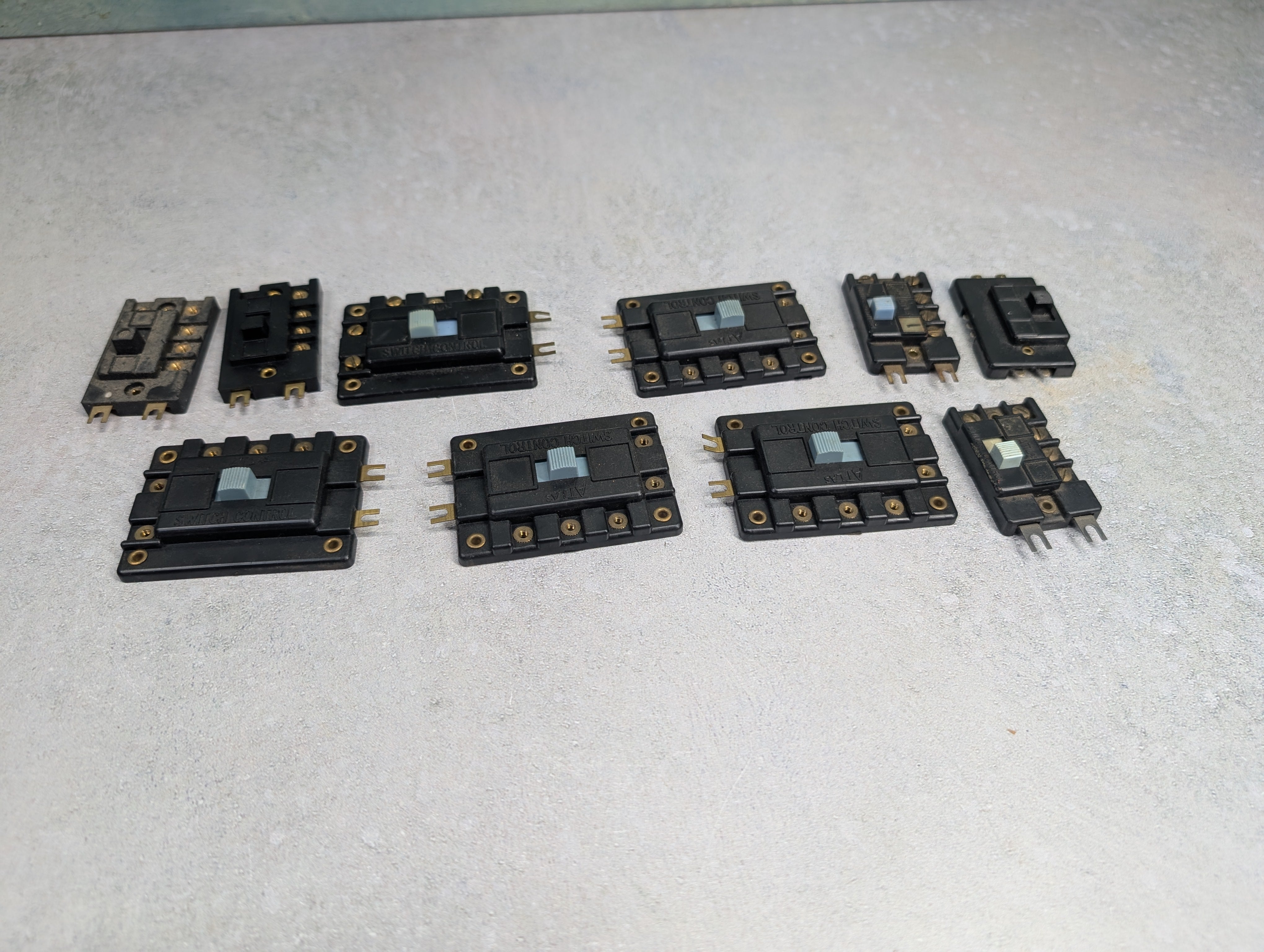 USED Atlas MULTI Scale Lot of Switch Control Boxes (Large and Small Sizes) (10 pcs)
