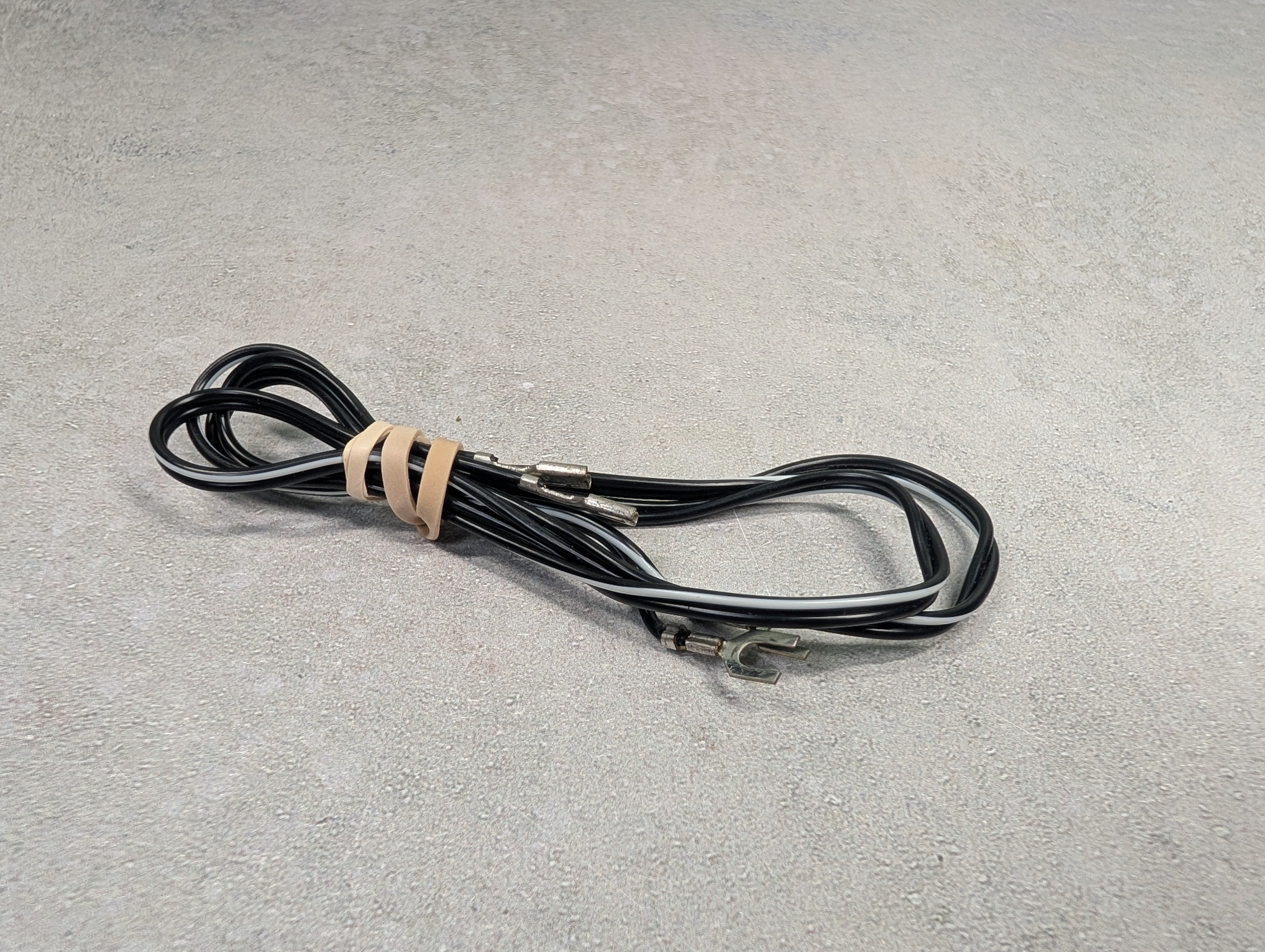 USED MULTI Scale White & Black Wire with Rail Joiner Connection