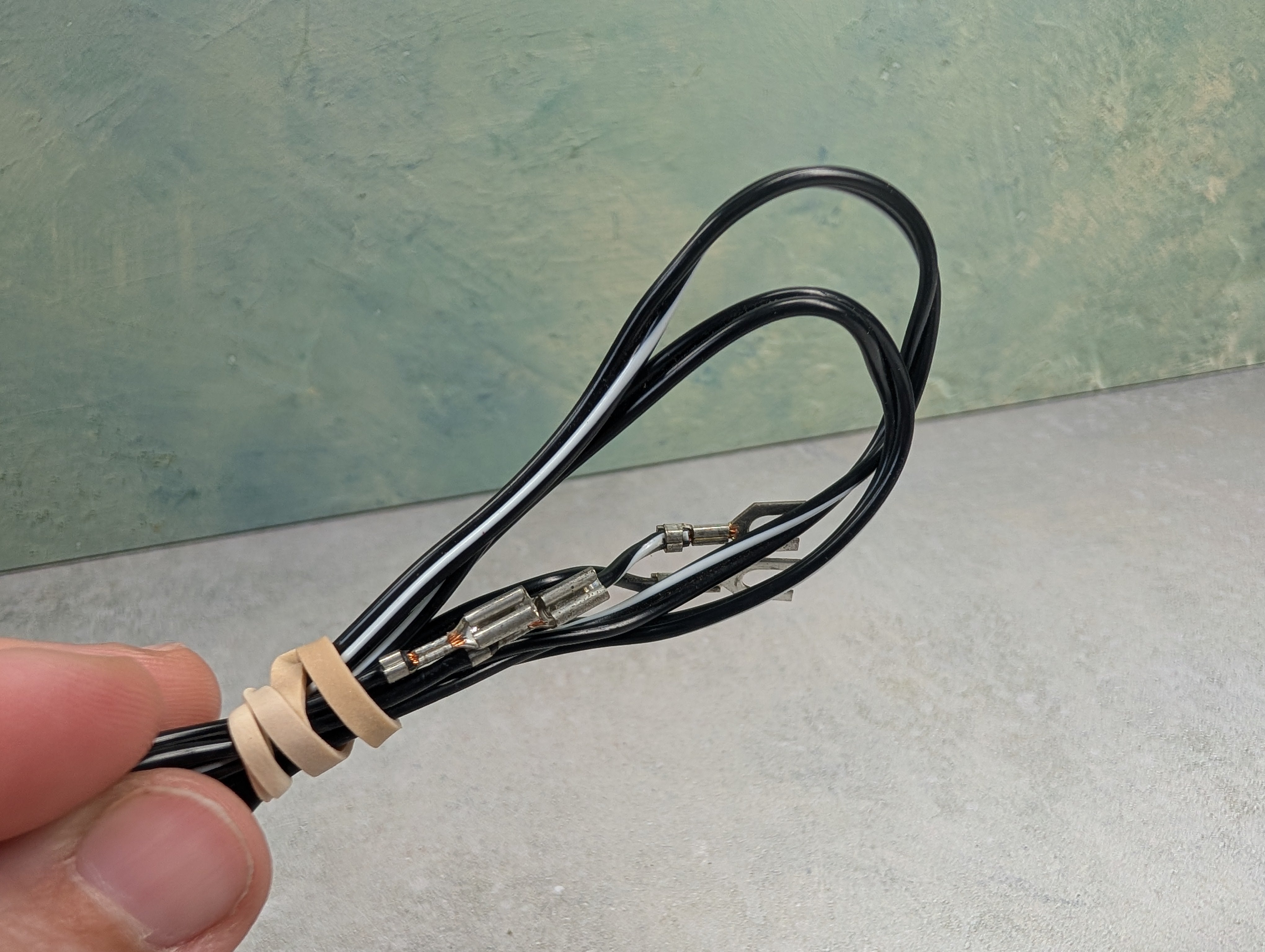 USED MULTI Scale White & Black Wire with Rail Joiner Connection