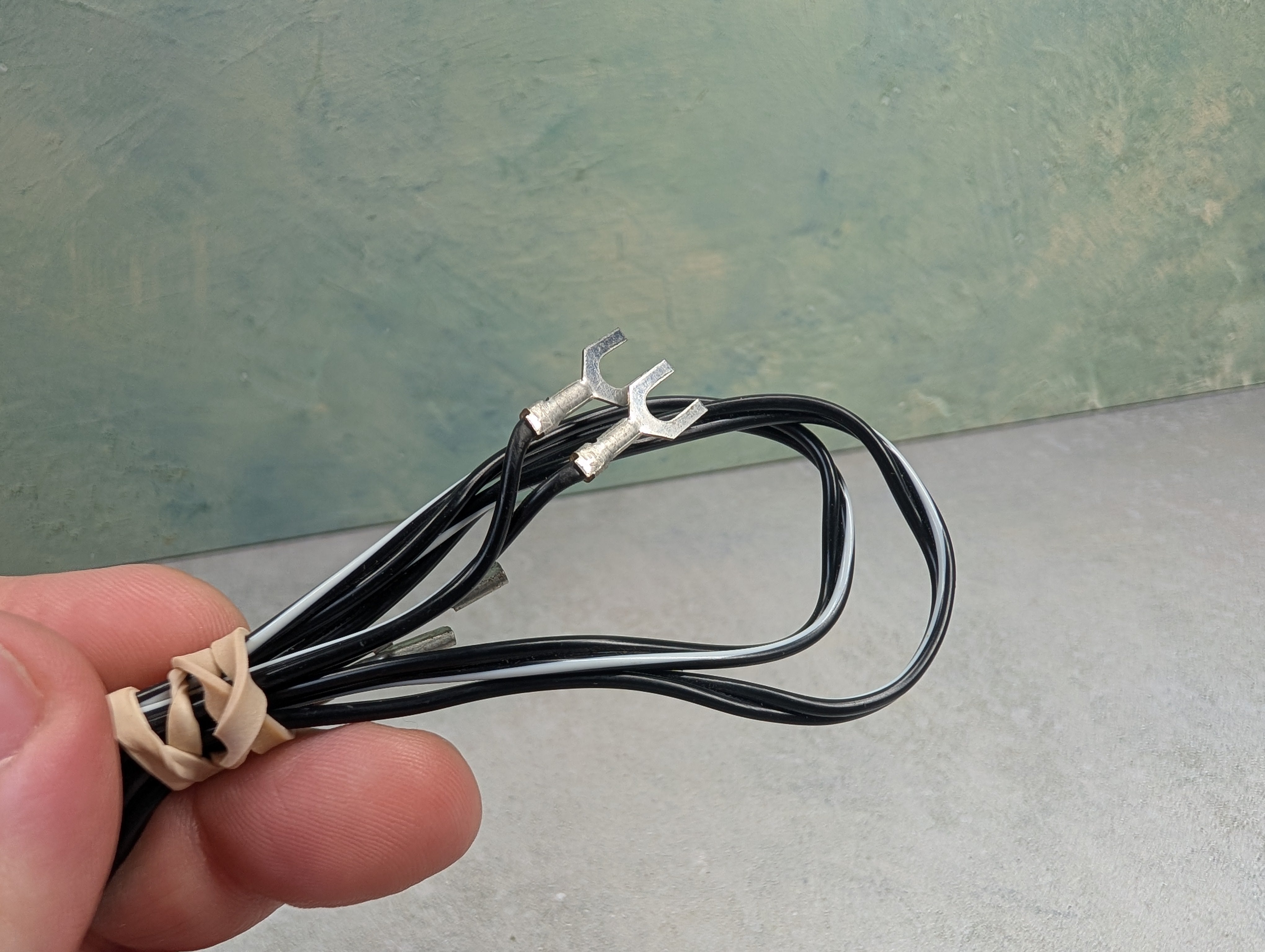 USED MULTI Scale White & Black Wire with Rail Joiner Connection