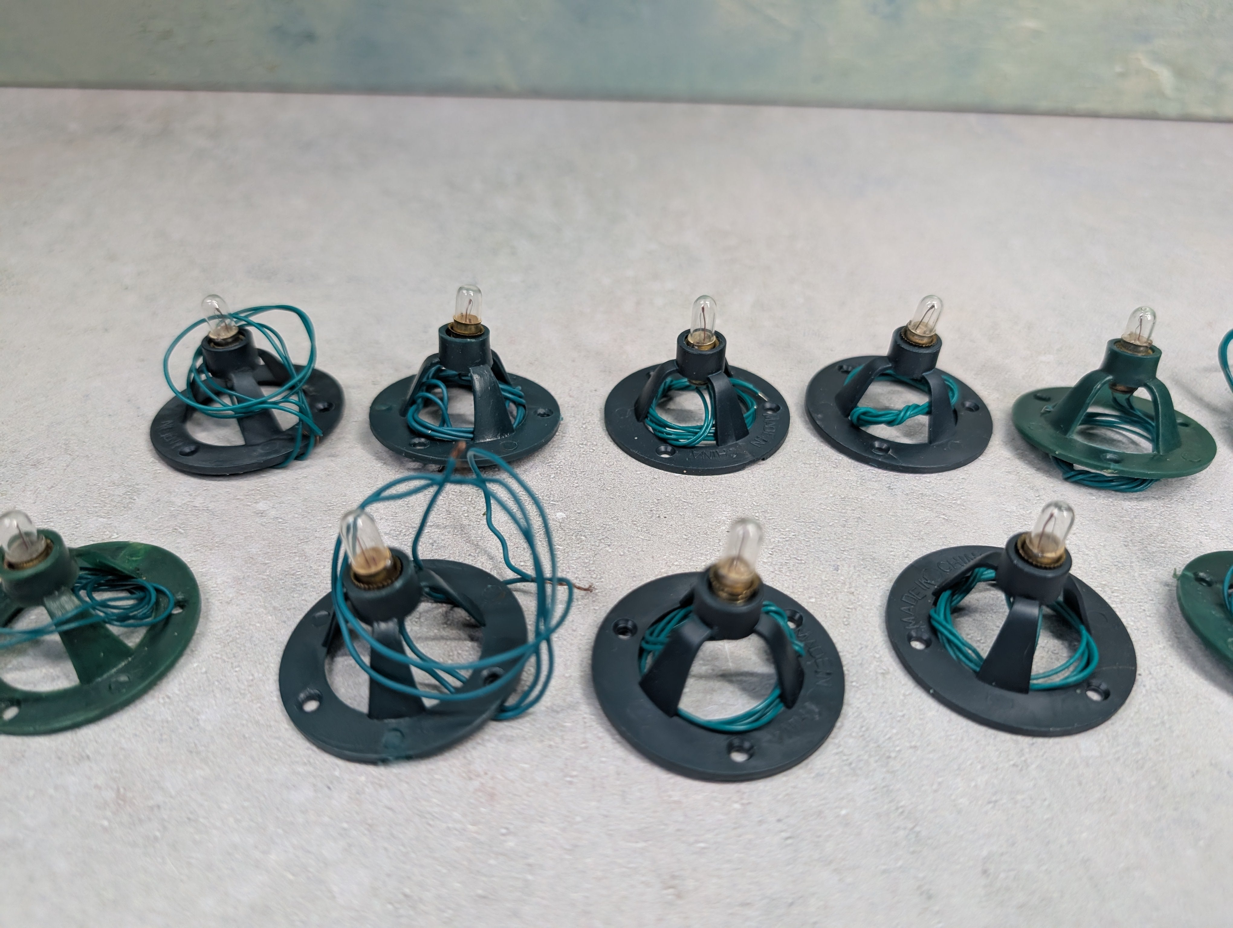 USED Life-Like MULTI Scale Lot of House Lights w/ Bases (Untested)