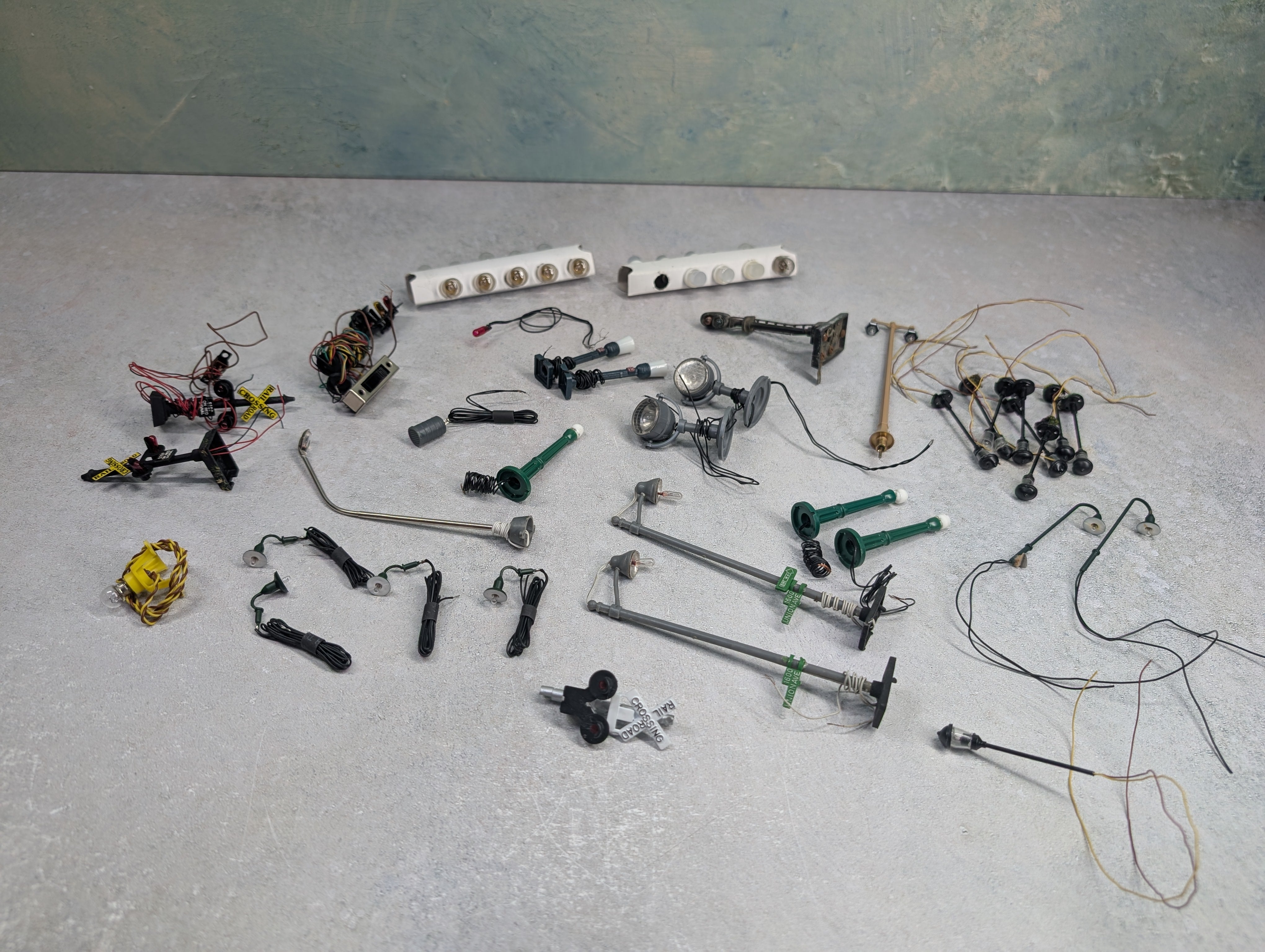 USED HO Scale Large Lot of Lights (Untested)