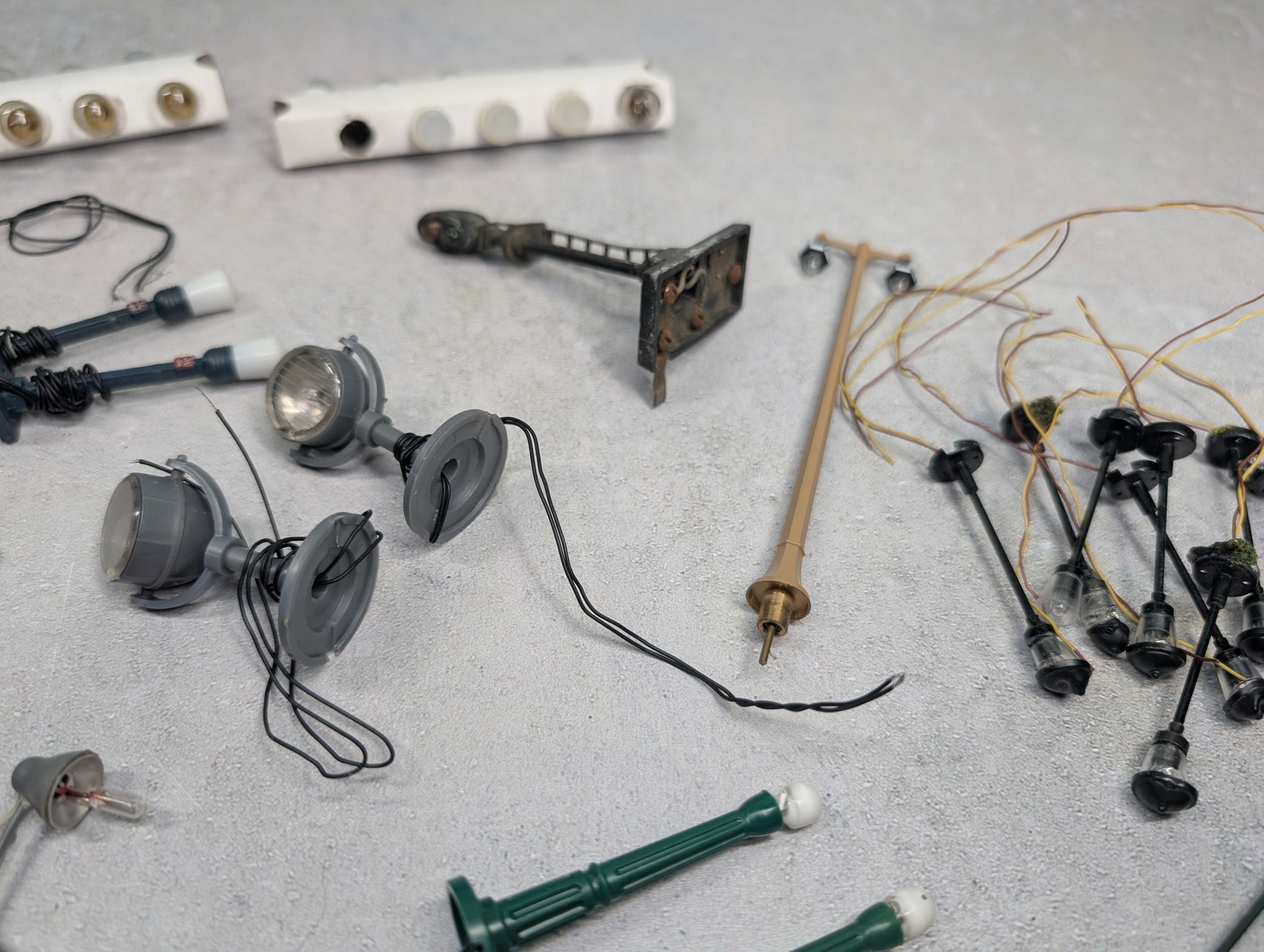 USED HO Scale Large Lot of Lights (Untested)