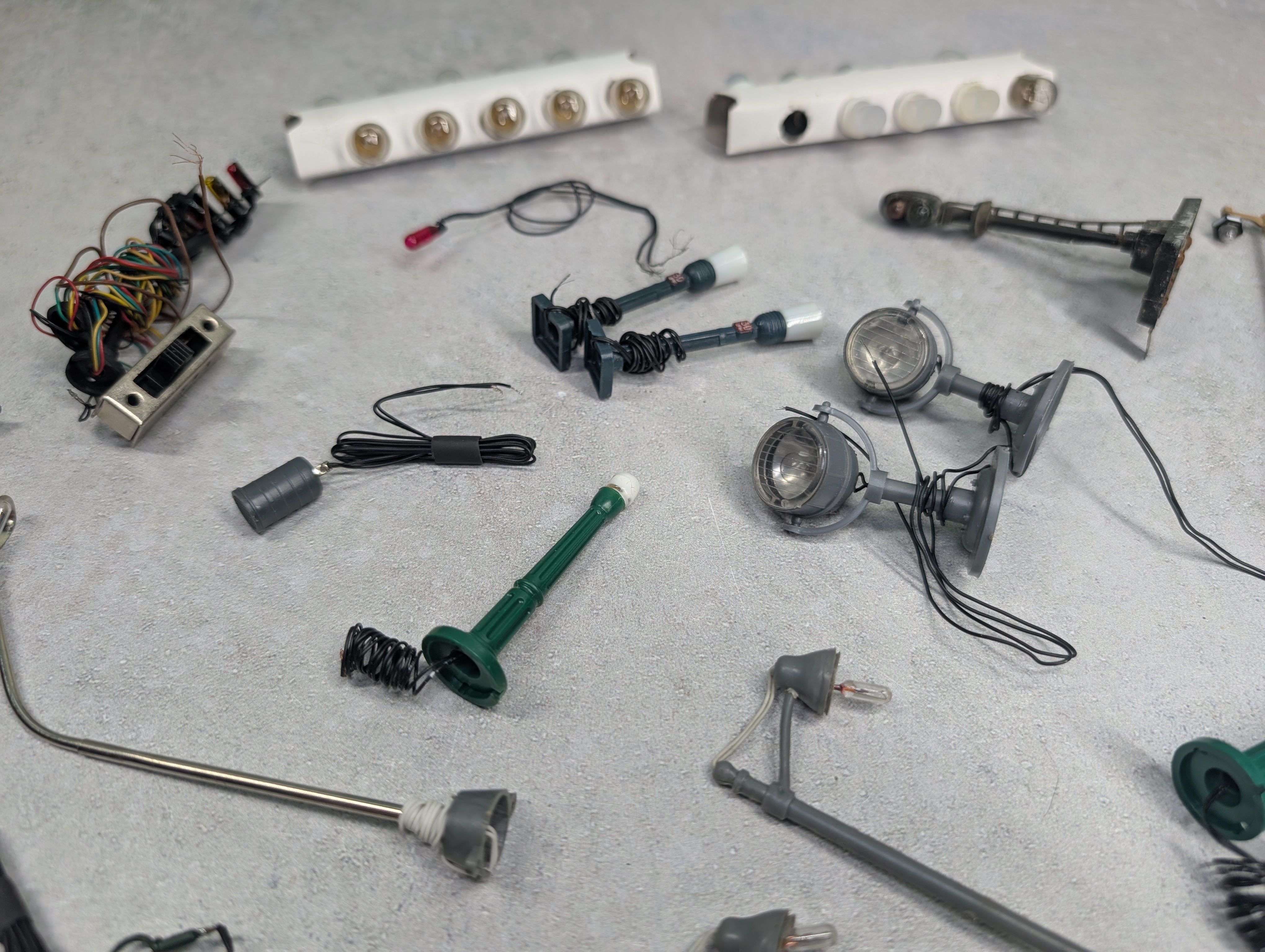 USED HO Scale Large Lot of Lights (Untested)