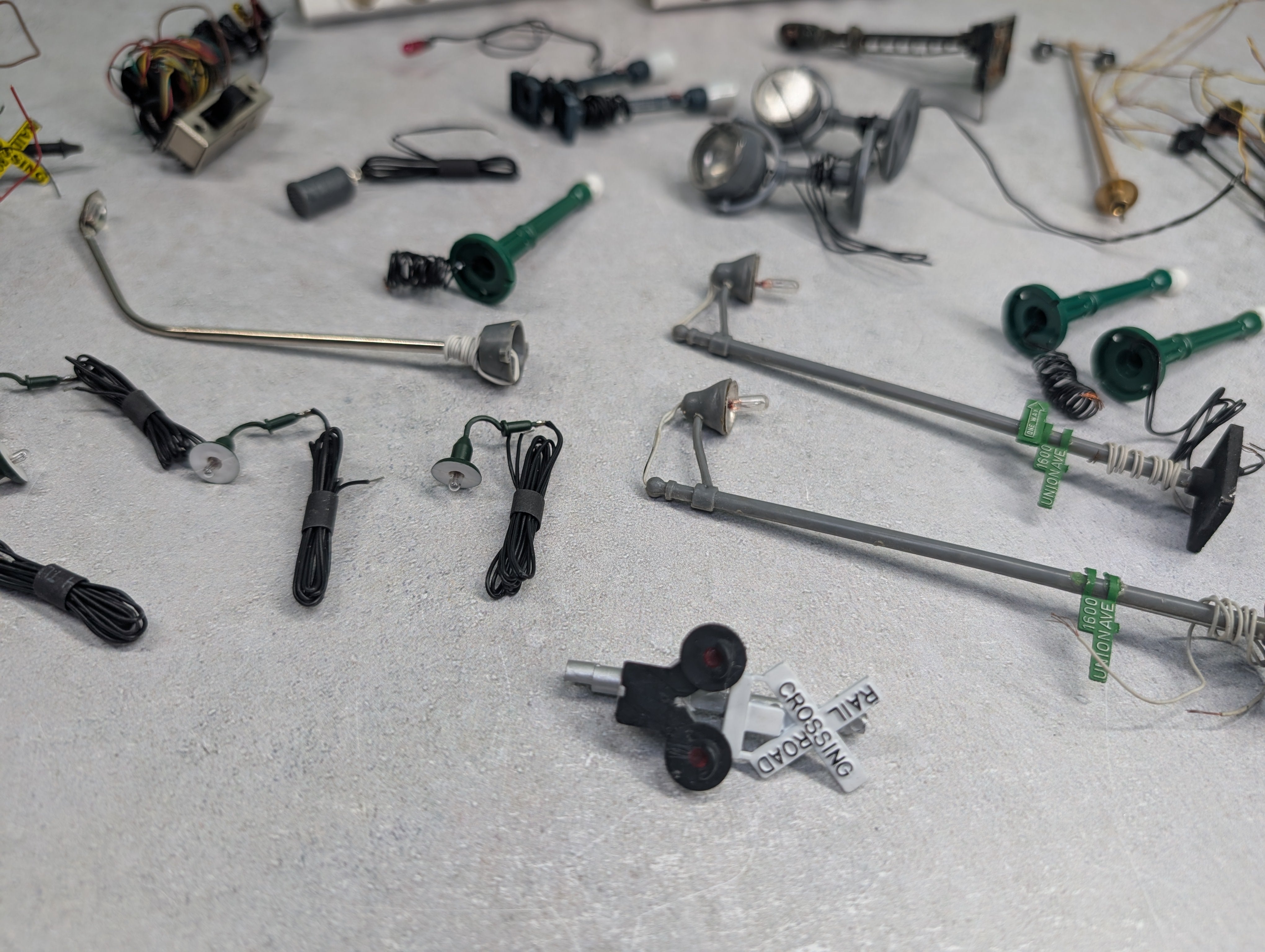 USED HO Scale Large Lot of Lights (Untested)