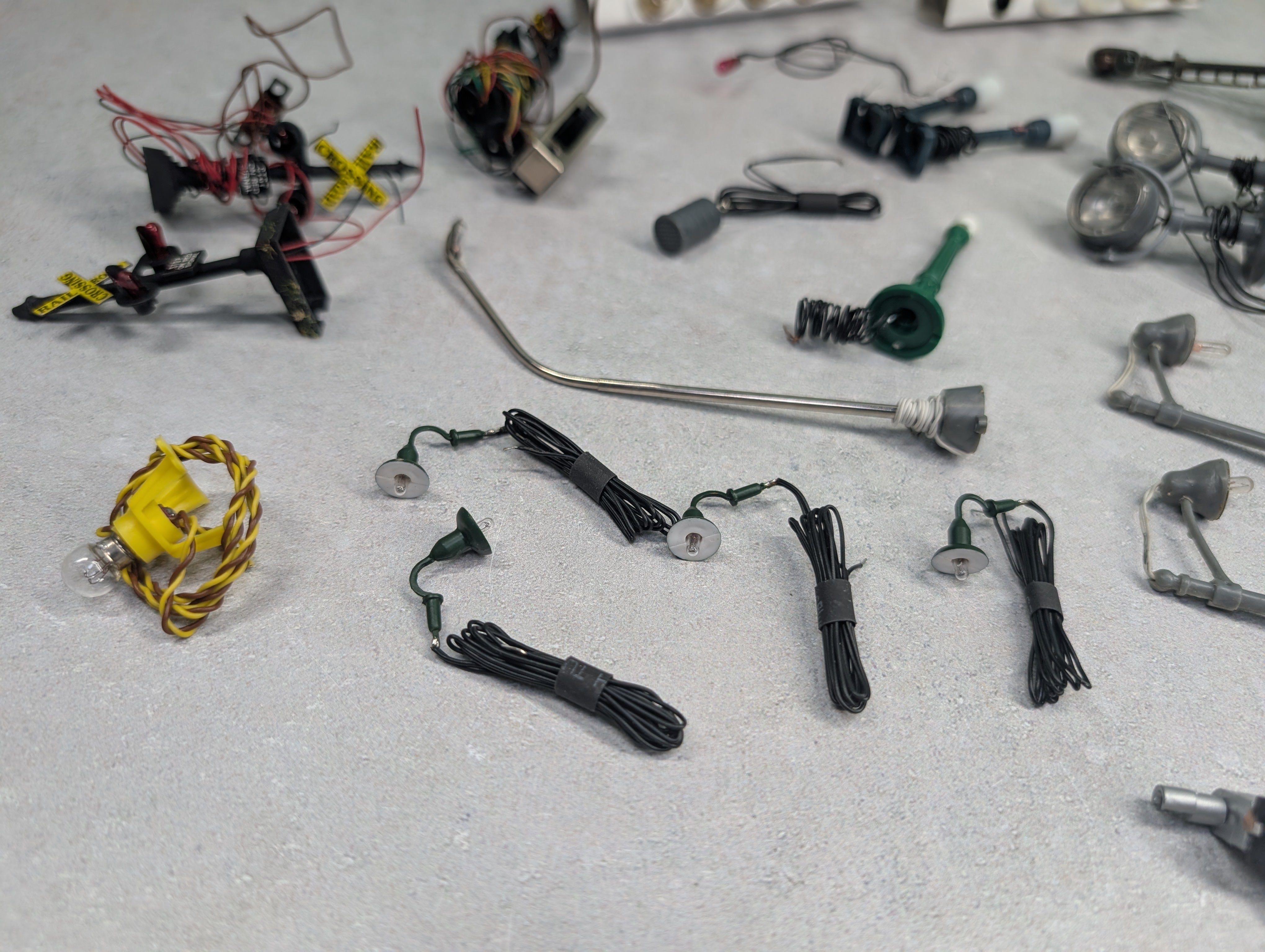 USED HO Scale Large Lot of Lights (Untested)