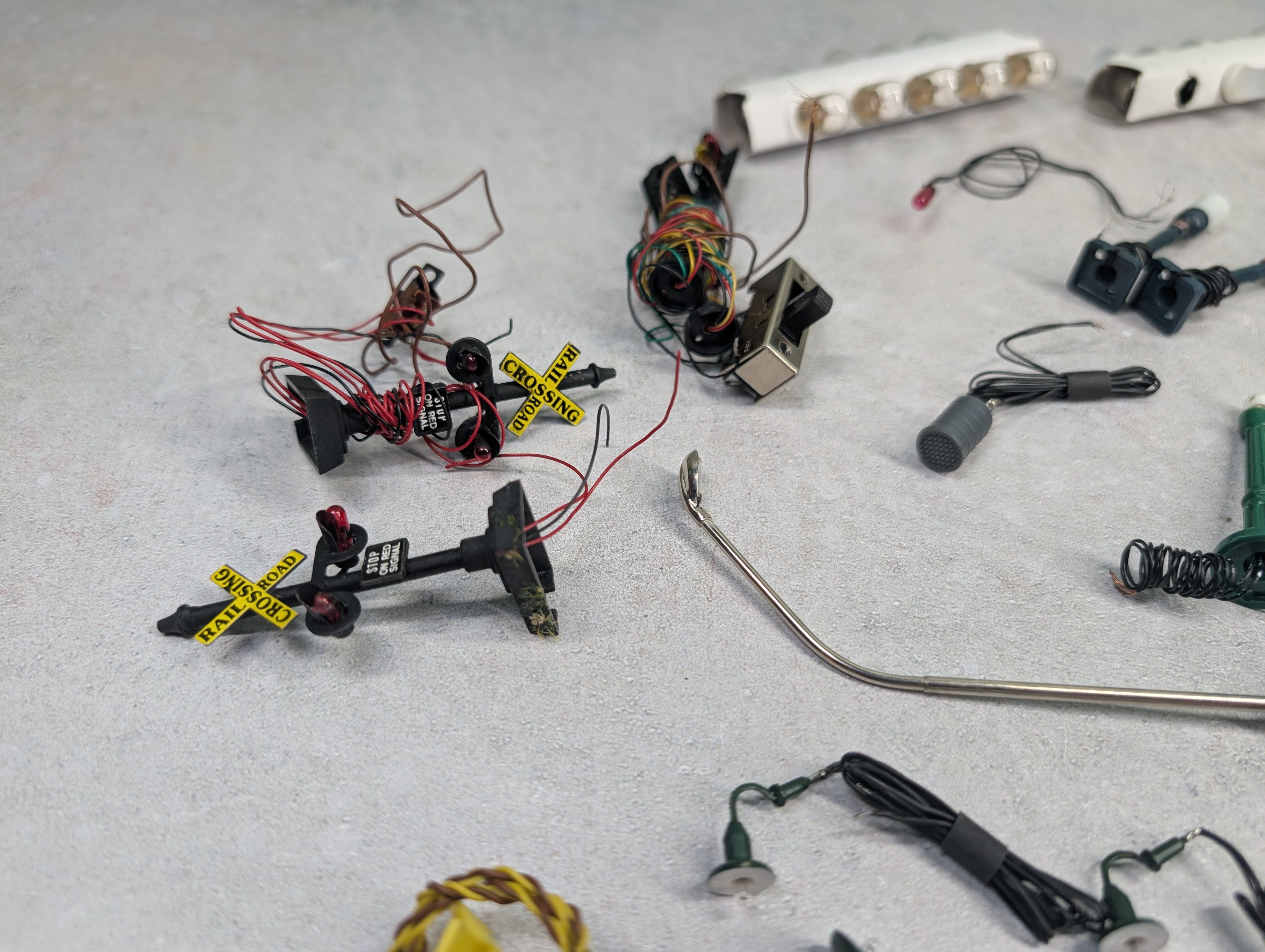 USED HO Scale Large Lot of Lights (Untested)