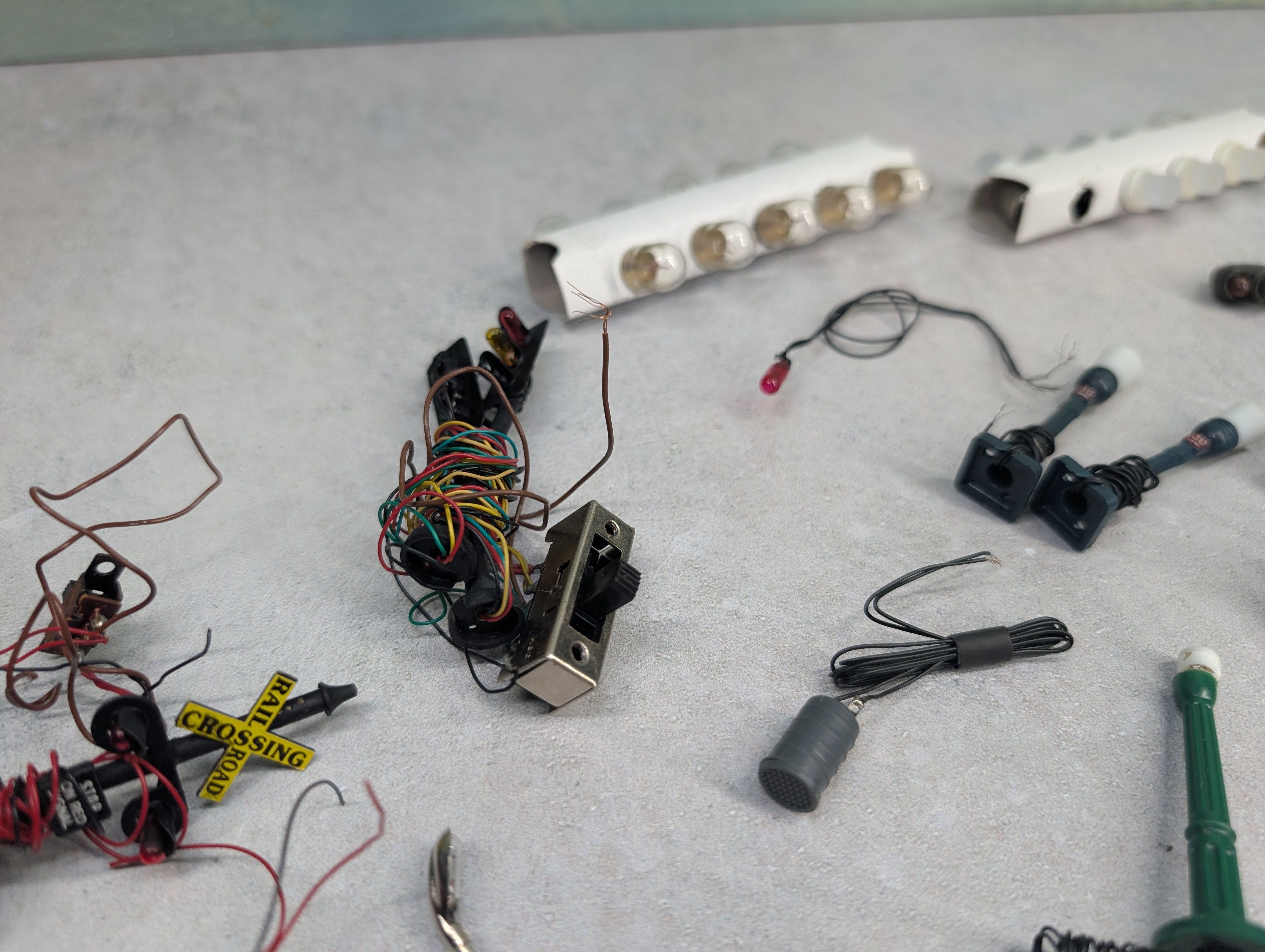 USED HO Scale Large Lot of Lights (Untested)