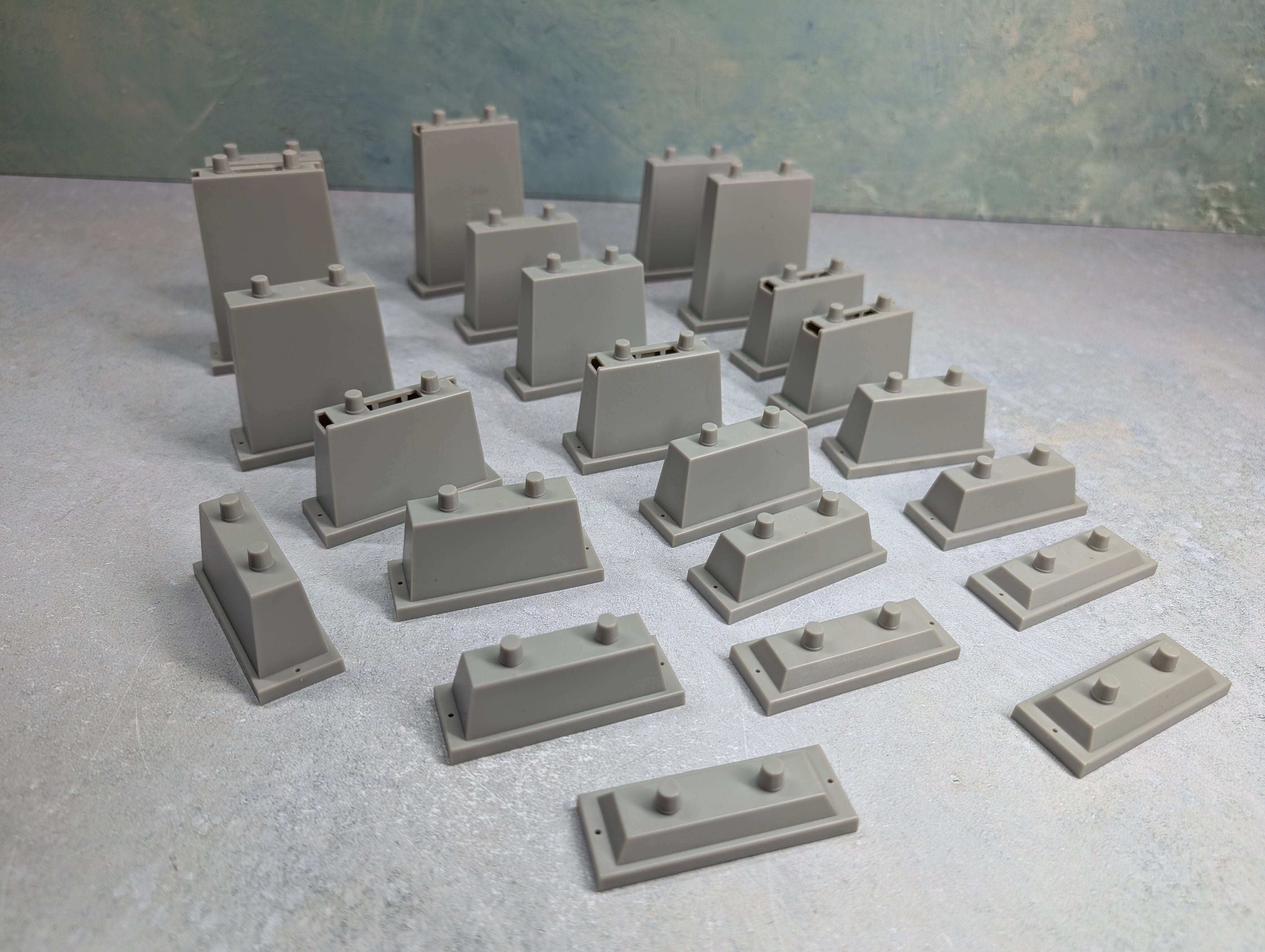 USED Life-Like HO Scale Lot of Bridge Piers (23 pcs)