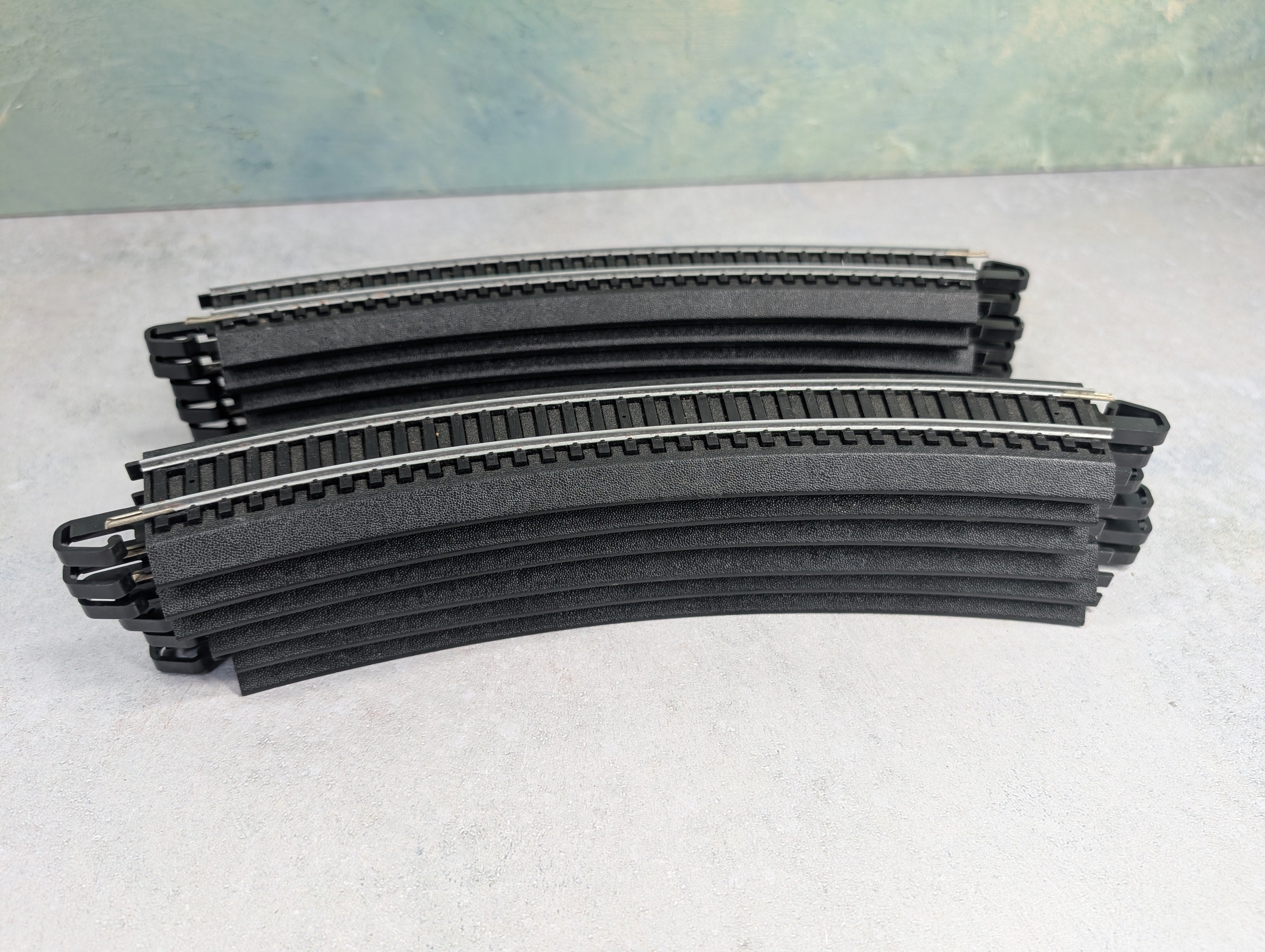 USED Bachmann HO Scale E-Z Track - 18" Curved Track - Steel Alloy Code 100 (12 pcs)