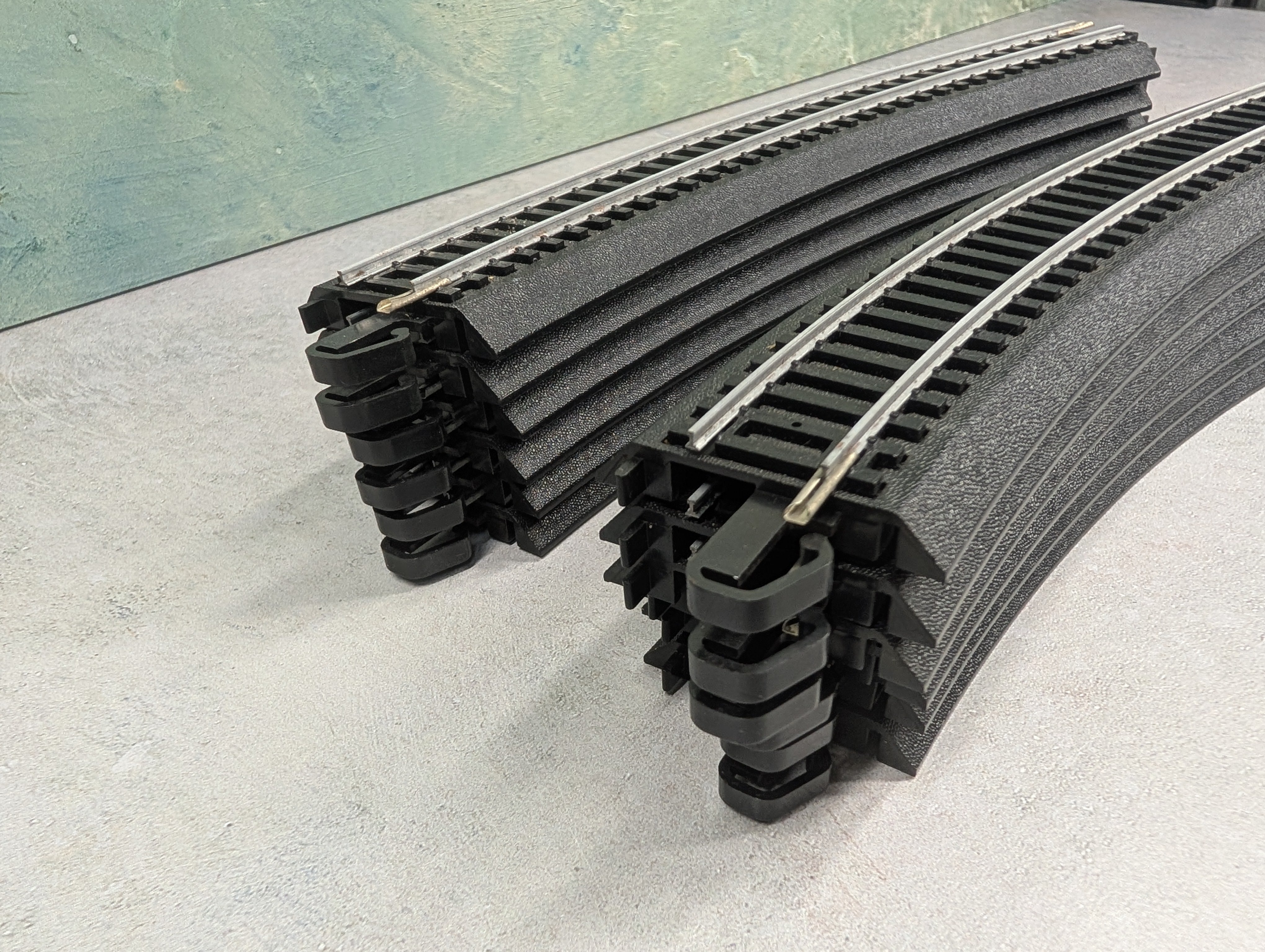 USED Bachmann HO Scale E-Z Track - 18" Curved Track - Steel Alloy Code 100 (12 pcs)