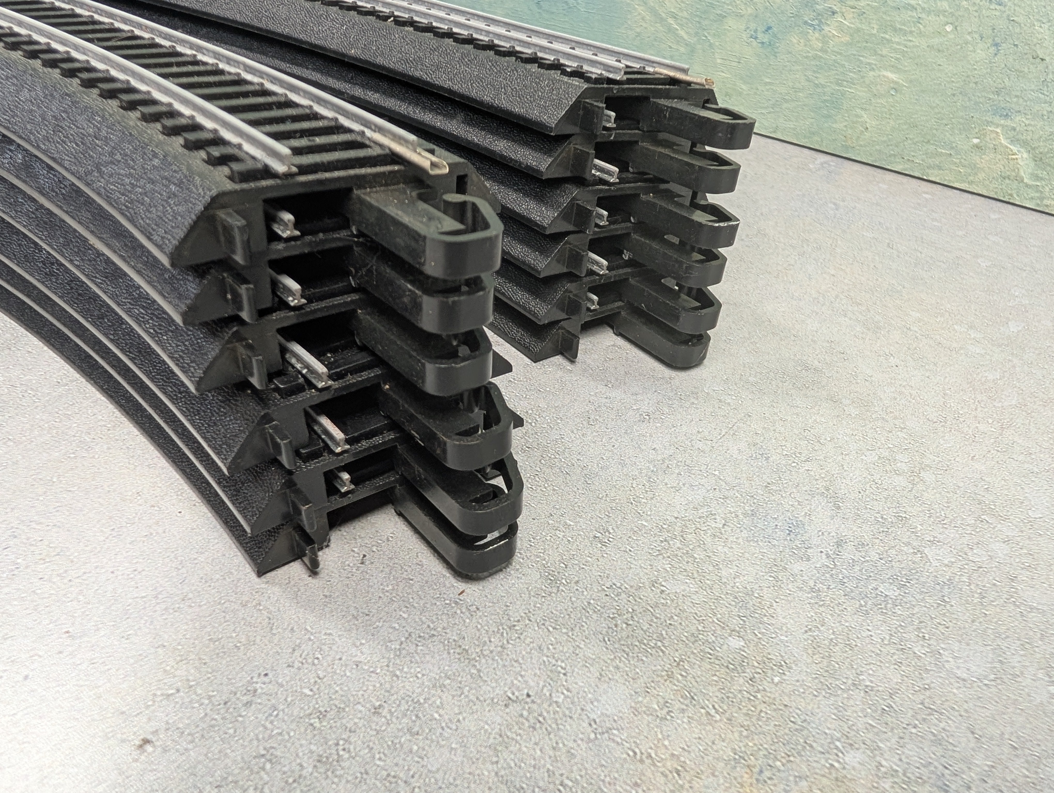 USED Bachmann HO Scale E-Z Track - 18" Curved Track - Steel Alloy Code 100 (12 pcs)