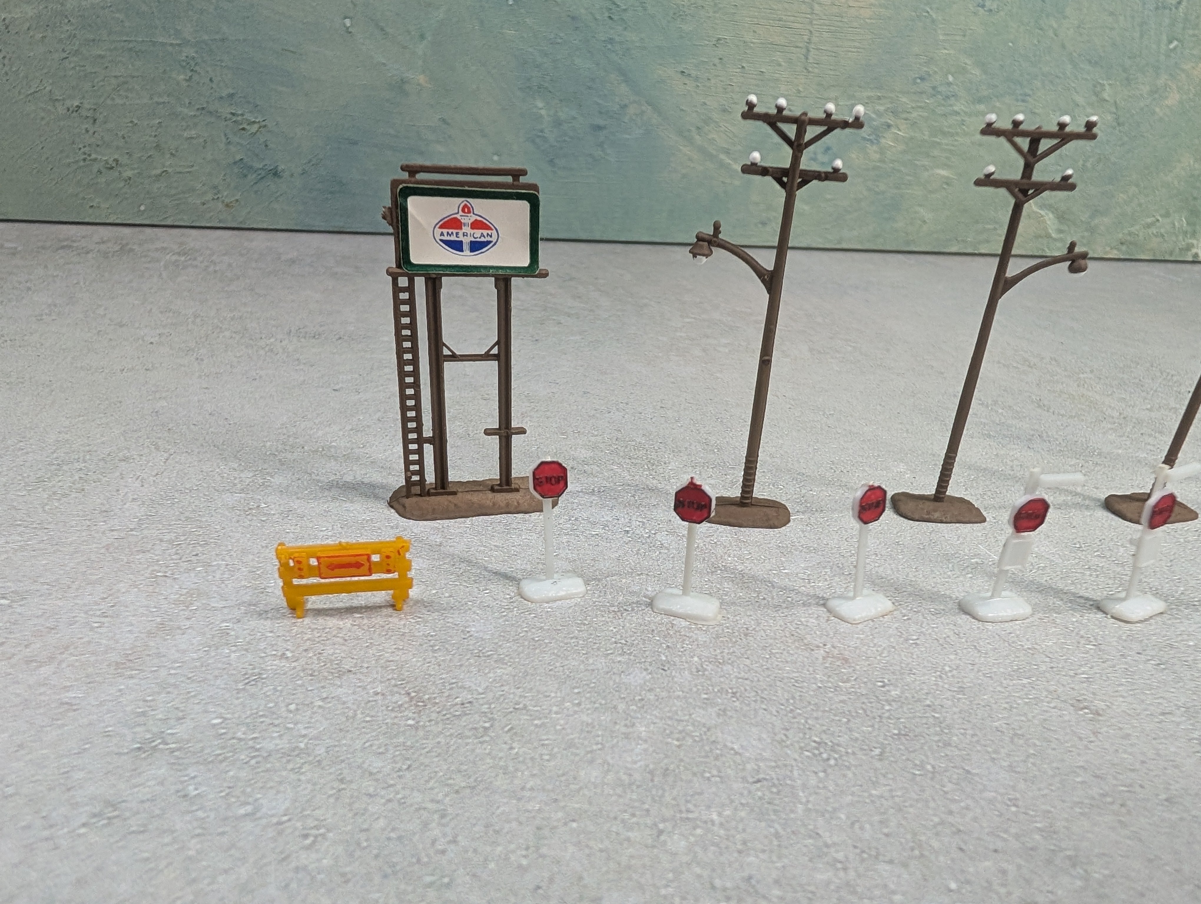 USED N Scale Lot of Telephones & Signs