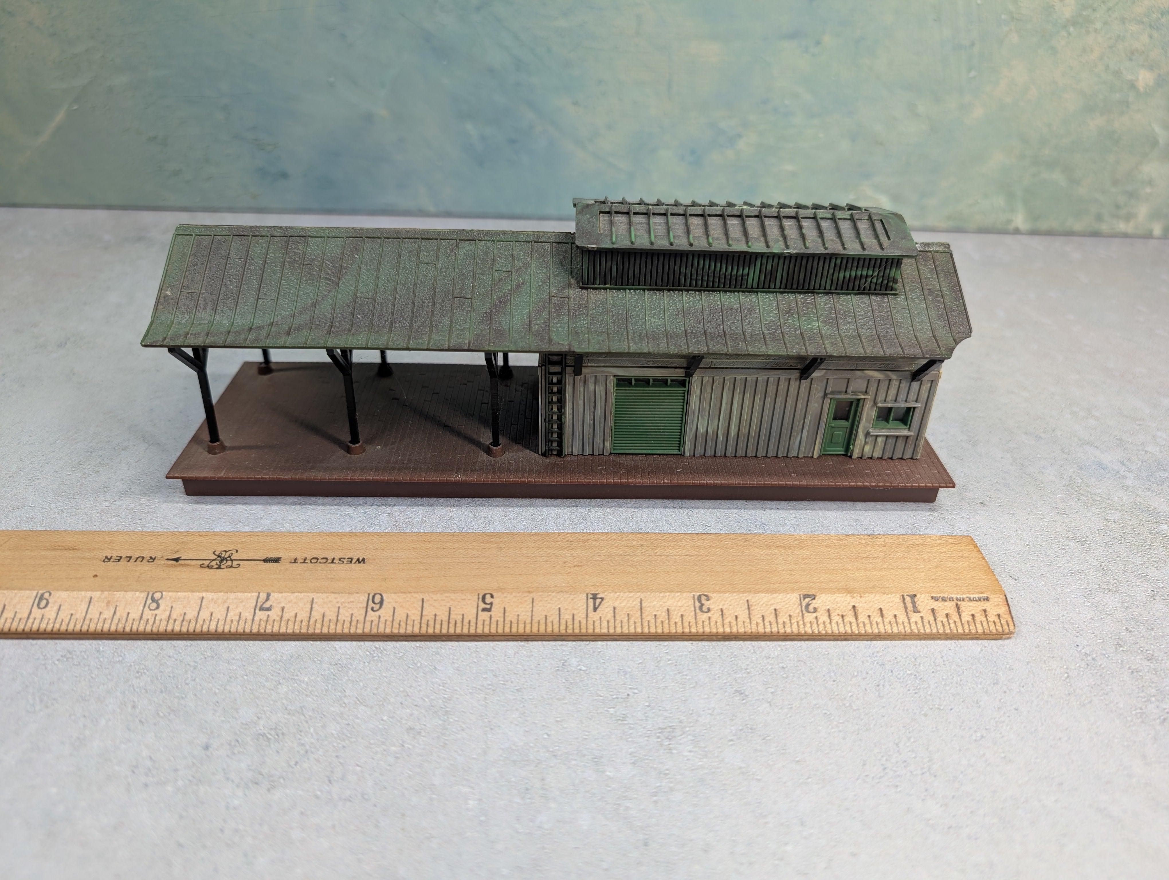 USED Heljan HO Scale Freight Station