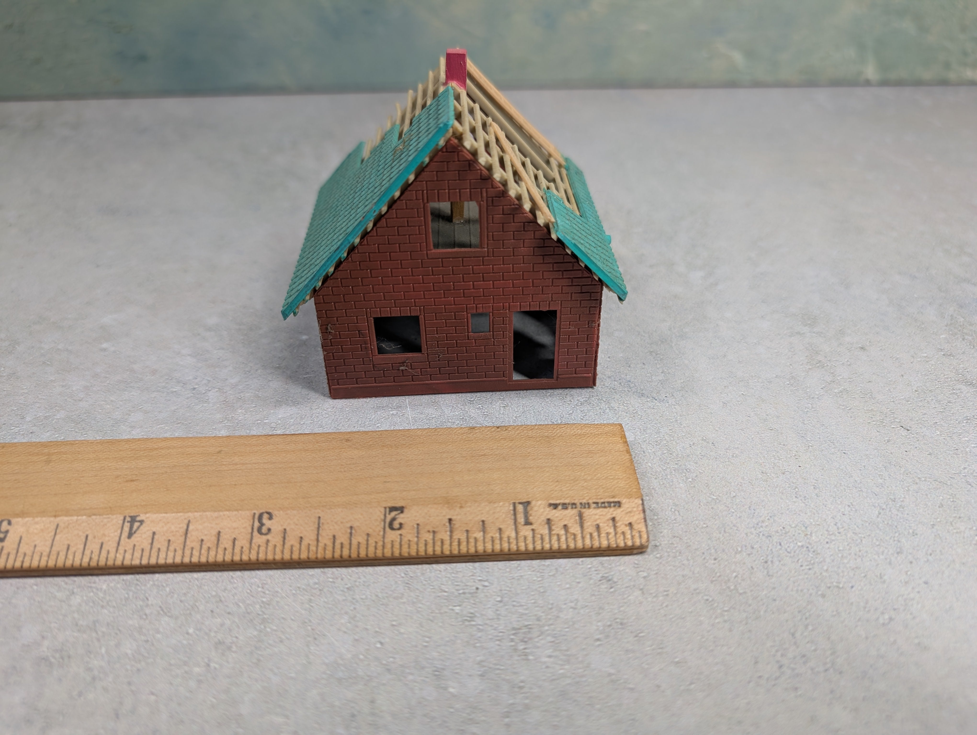 USED HO Scale Brick Home Under Construction w/ Green Roof