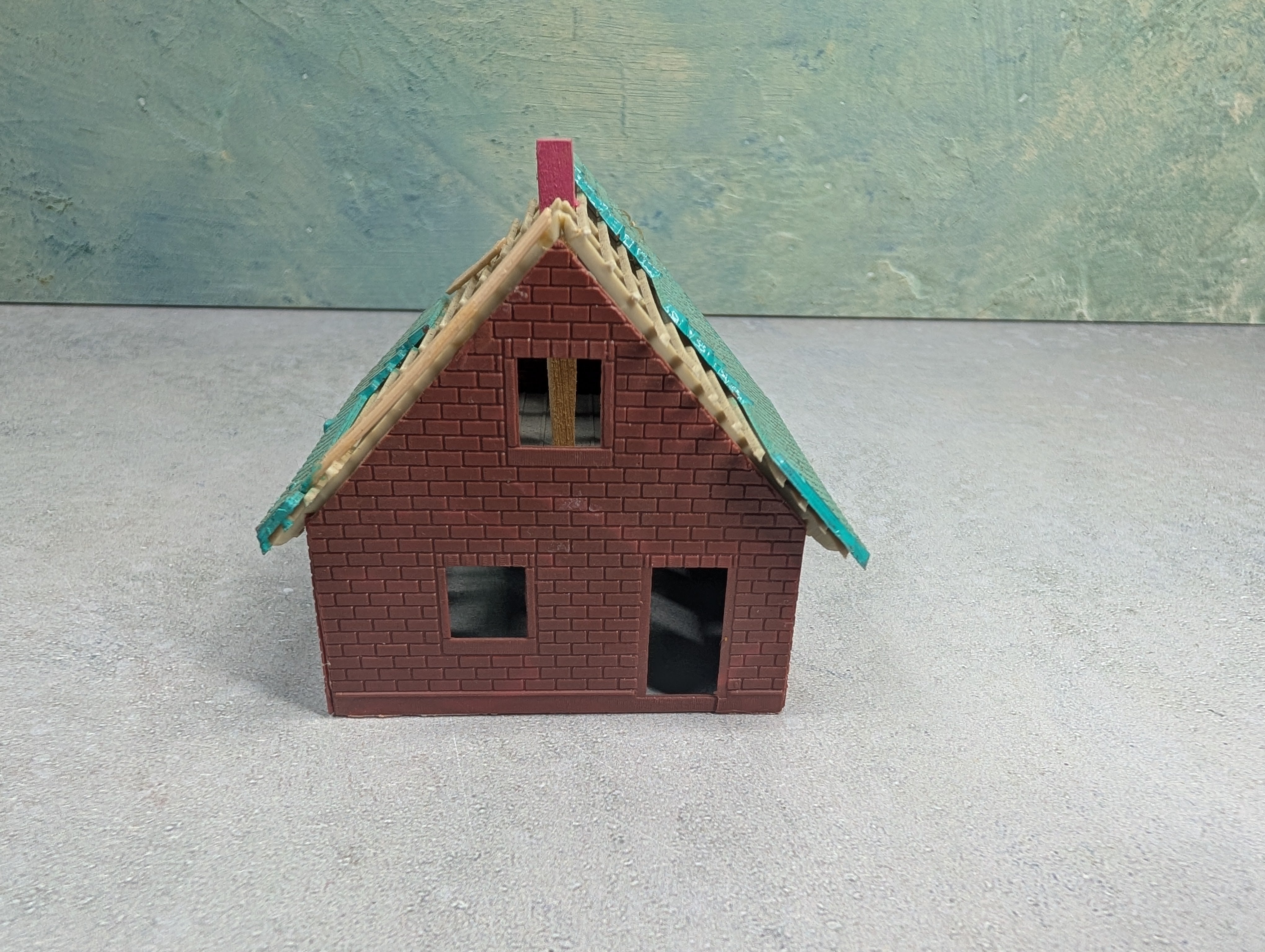 USED HO Scale Brick Home Under Construction w/ Green Roof