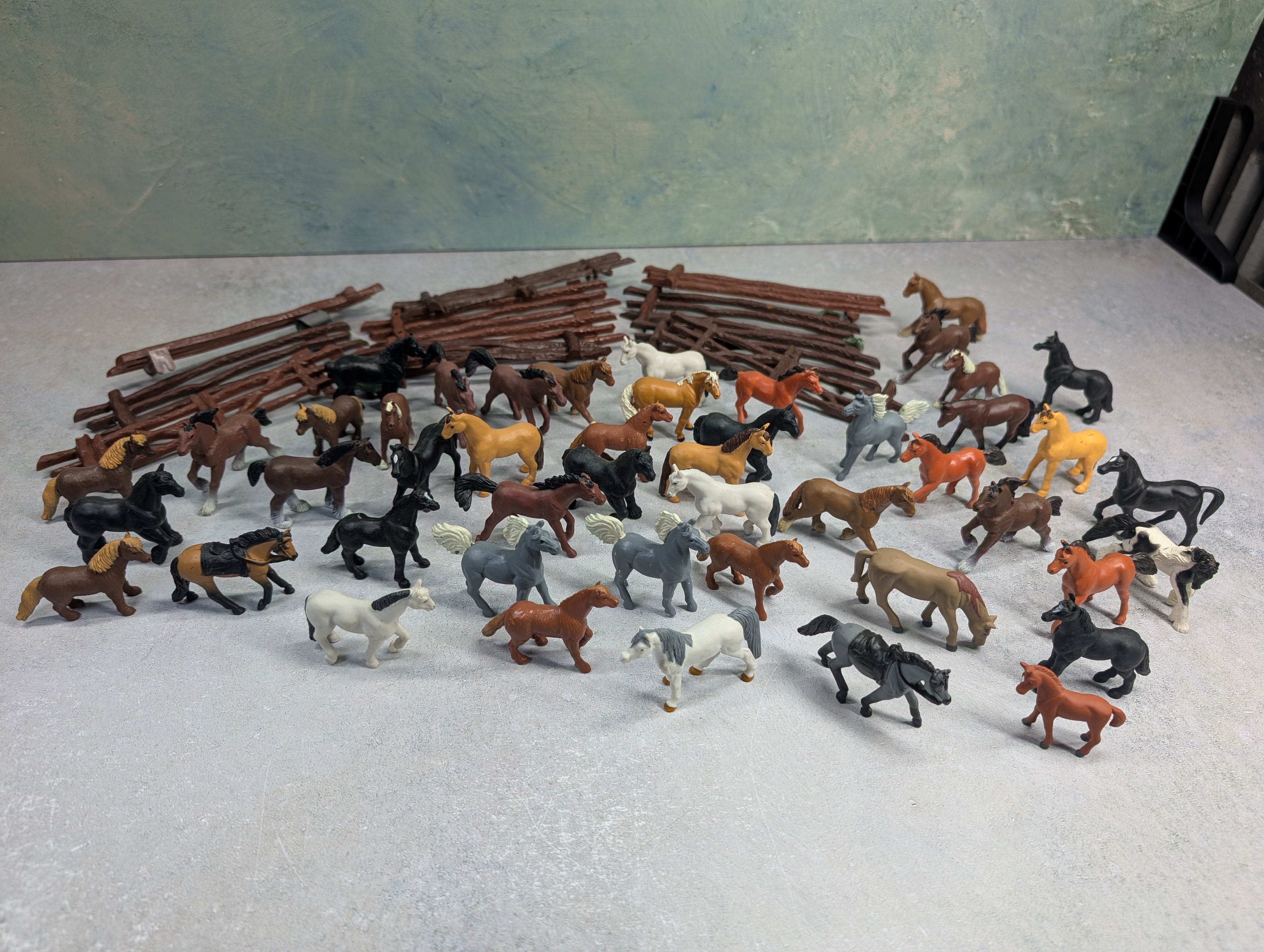 USED O Generous Lot of Horses w/ Fencing, Horse Farm, Farm (50+ pcs)