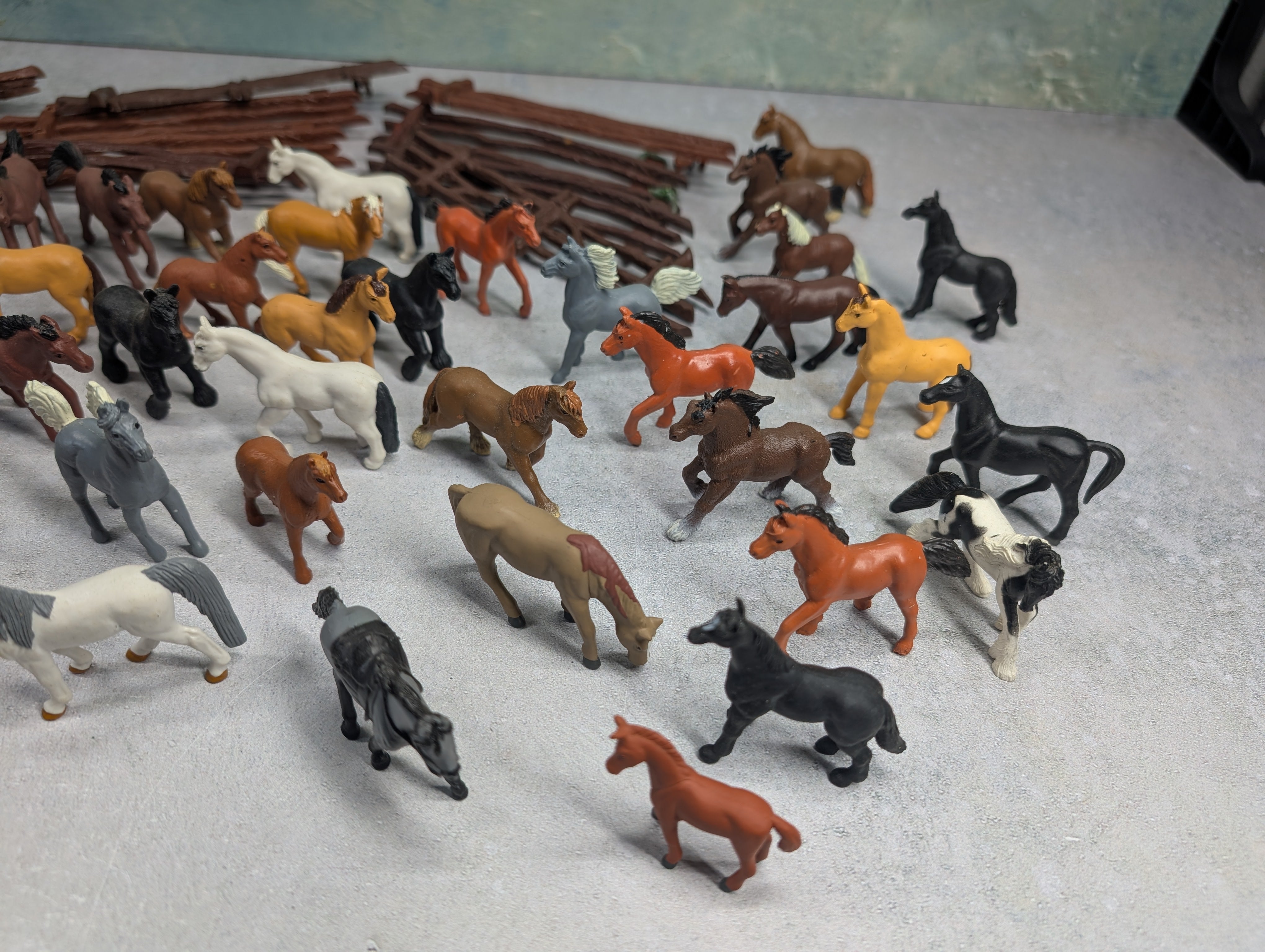 USED O Generous Lot of Horses w/ Fencing, Horse Farm, Farm (50+ pcs)